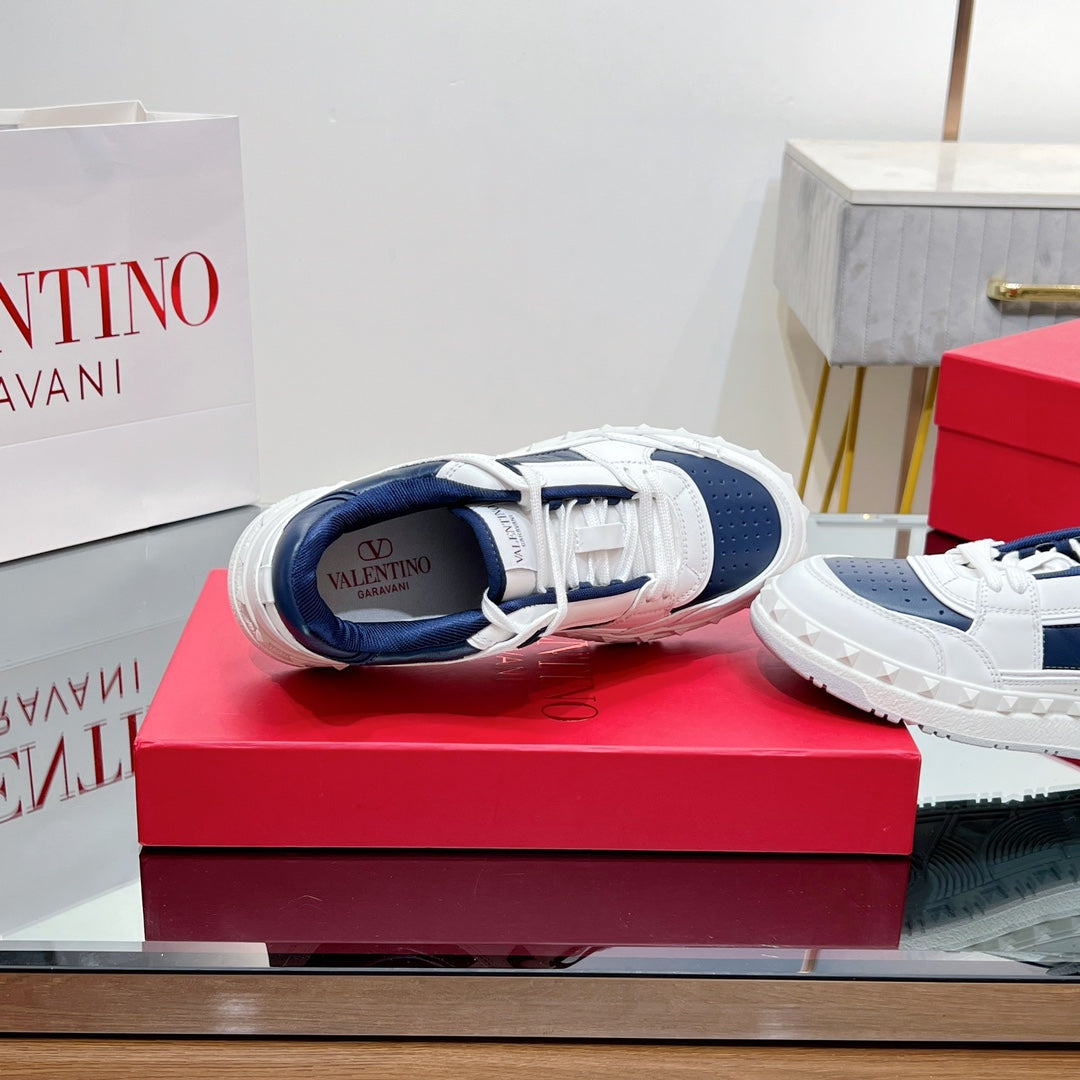 VALENTINO 25S GARAVANI FREEDOTS SNEAKERS IN WHITE MIX DARK NAVY BLUE LAMBSKIN