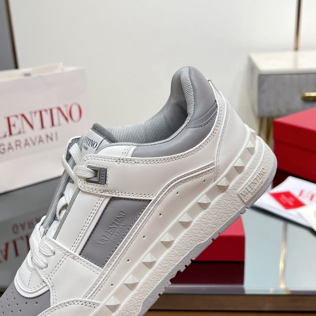 VALENTINO 25S GARAVANI FREEDOTS SNEAKERS IN WHITE MIX GREY LAMBSKIN