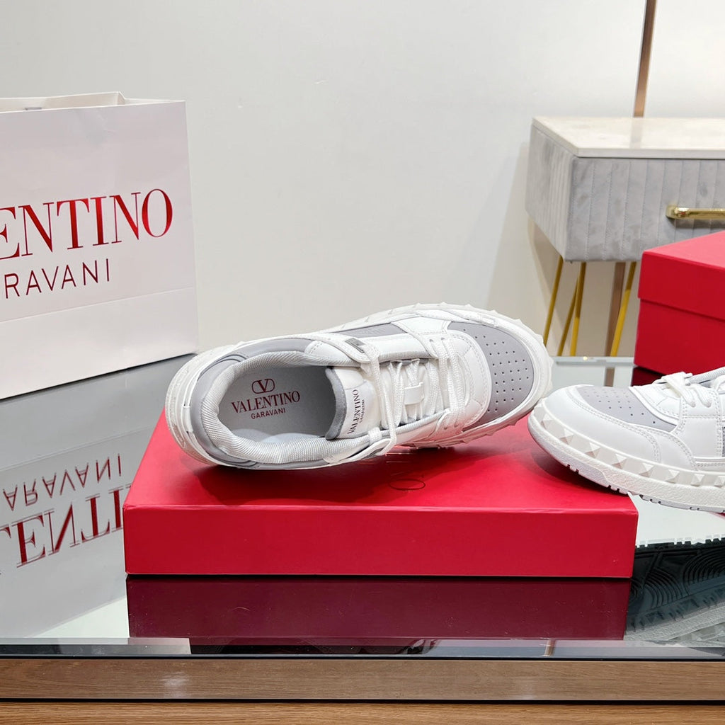 VALENTINO 25S GARAVANI FREEDOTS SNEAKERS IN WHITE MIX GREY LAMBSKIN