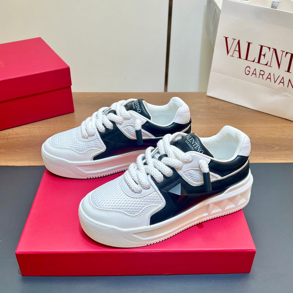 VALENTINO 25S GARAVANI ONE STUD XL PLATFORM SNEAKERS IN WHITE MIX BLACK LAMBSKIN STYLE 2