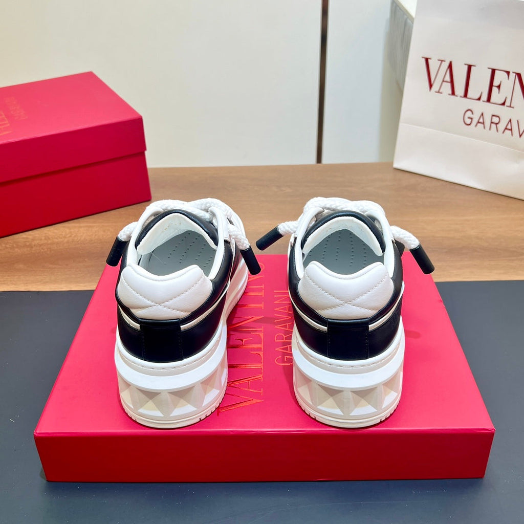 VALENTINO 25S GARAVANI ONE STUD XL PLATFORM SNEAKERS IN WHITE MIX BLACK LAMBSKIN STYLE 2