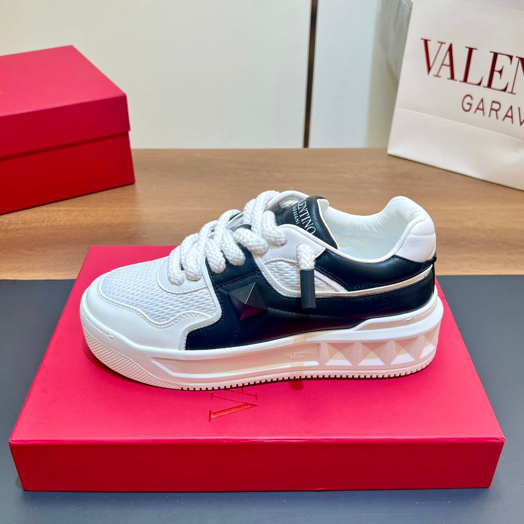 VALENTINO 25S GARAVANI ONE STUD XL PLATFORM SNEAKERS IN WHITE MIX BLACK LAMBSKIN STYLE 2