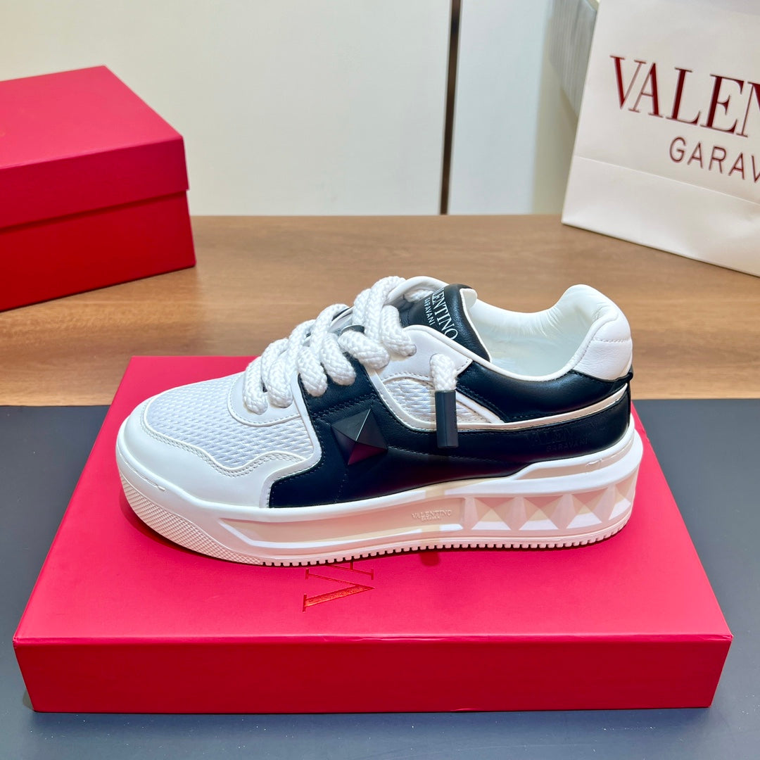 VALENTINO 25S GARAVANI ONE STUD XL PLATFORM SNEAKERS IN WHITE MIX BLACK LAMBSKIN STYLE 2