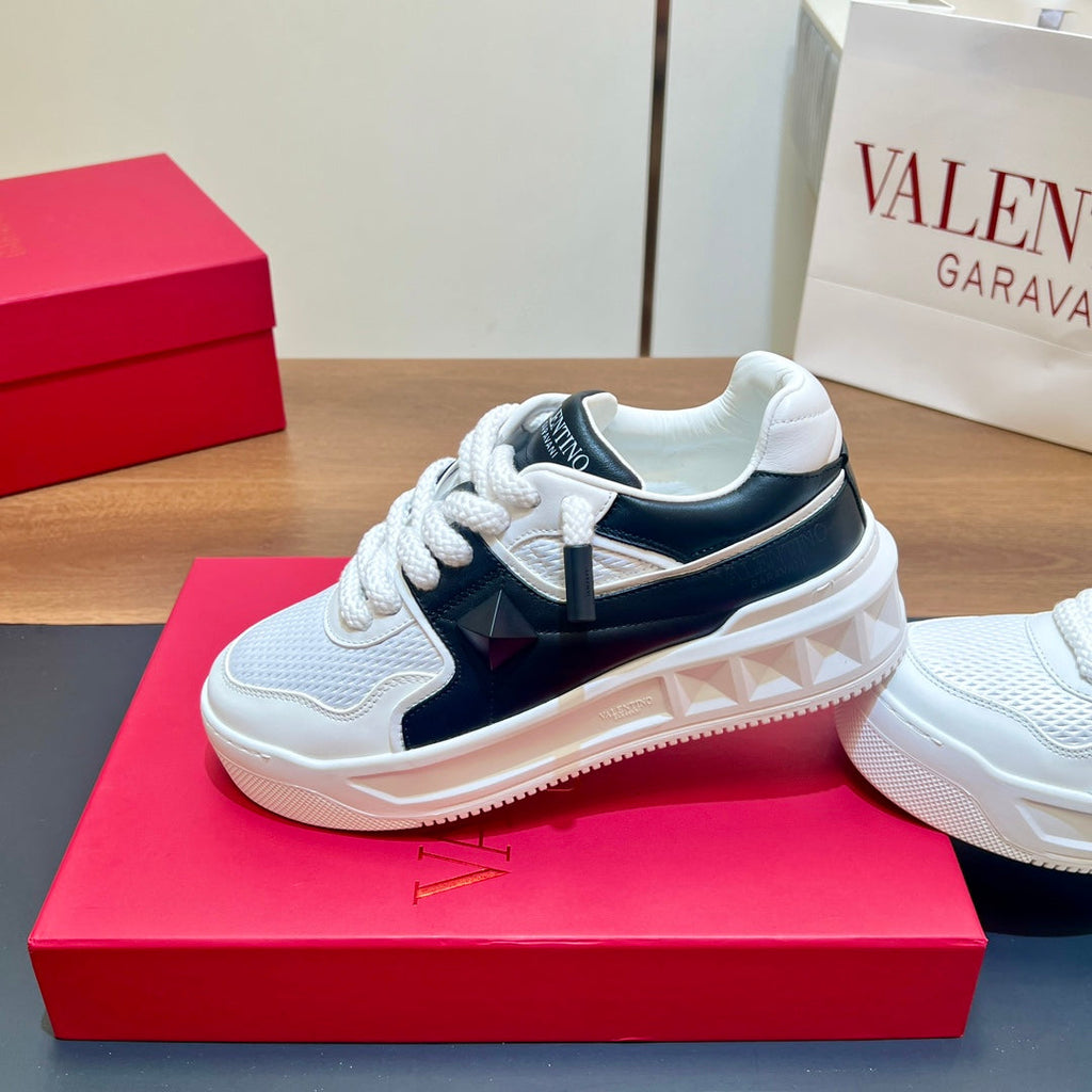 VALENTINO 25S GARAVANI ONE STUD XL PLATFORM SNEAKERS IN WHITE MIX BLACK LAMBSKIN STYLE 2