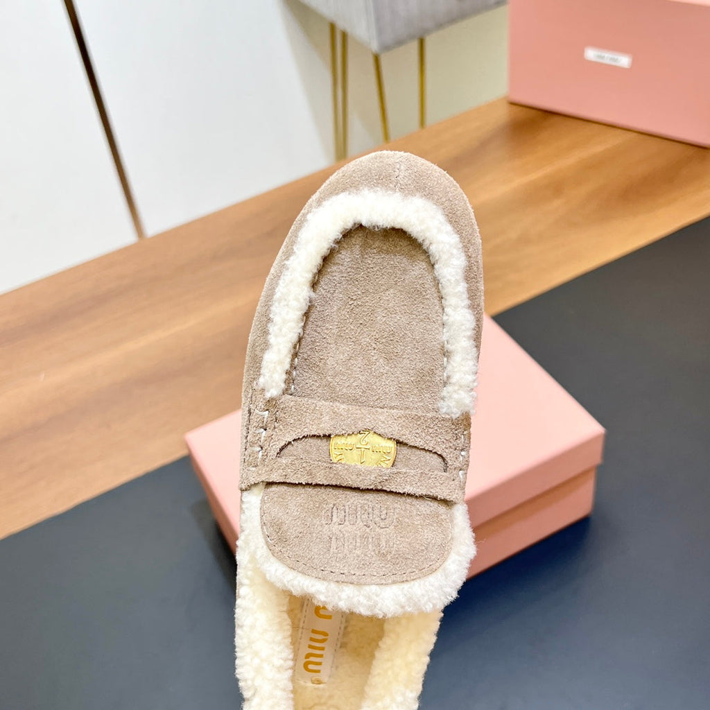 LOAFERS IN BEIGE SUEDE AND WHITE SHEARLING TRIM
