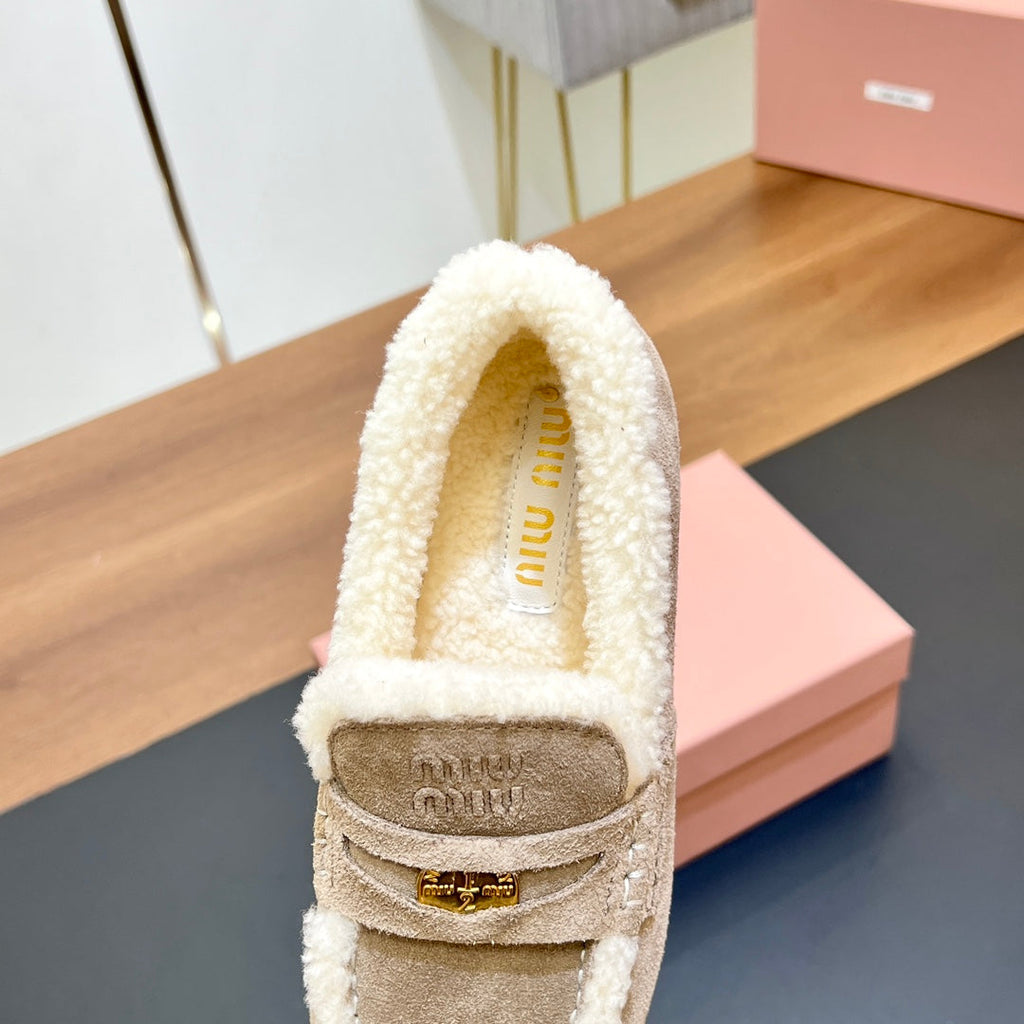 LOAFERS IN BEIGE SUEDE AND WHITE SHEARLING TRIM