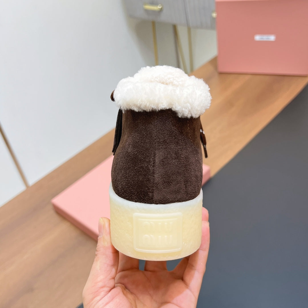 CHUKKA BOOTS IN CHOCOLATE SUEDE WITH WOOL LINING