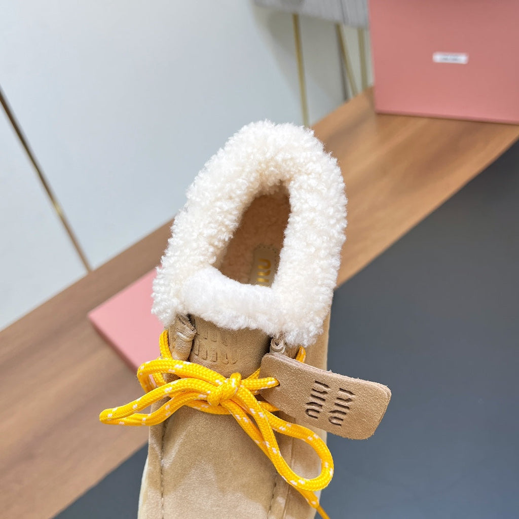CHUKKA BOOTS IN BEIGE SUEDE WITH WOOL LINING