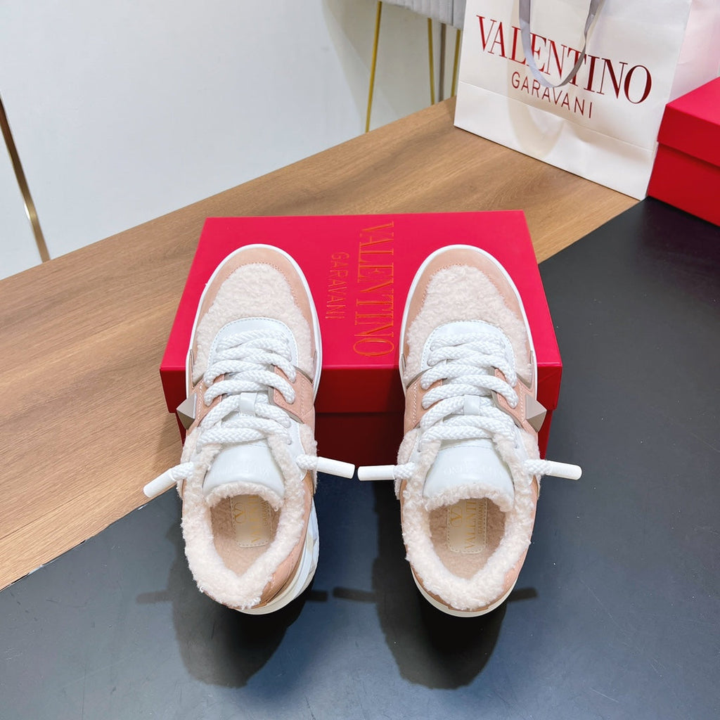 VALENTINO 25S GARAVANI ONE STUD XL PLATFORM SNEAKERS IN LIGHT PINK LAMBSKIN AND WOOL