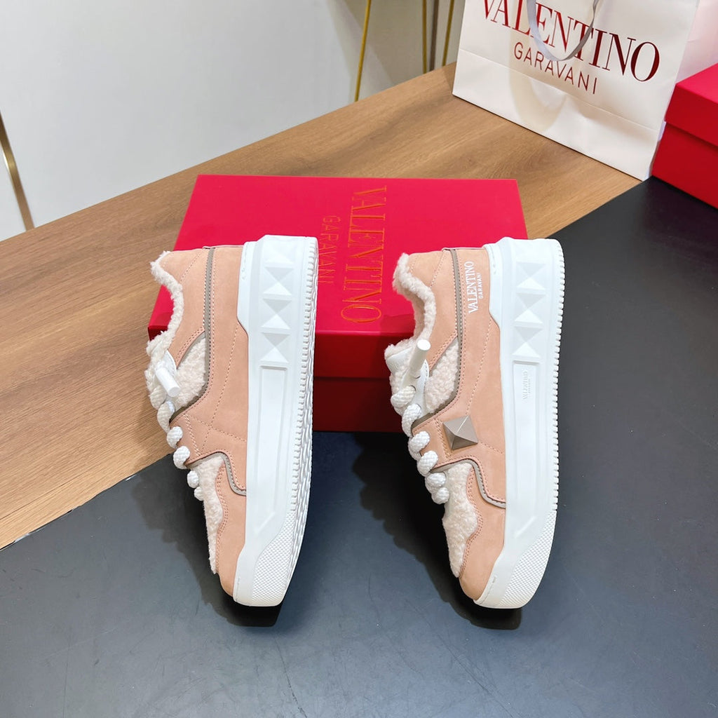 VALENTINO 25S GARAVANI ONE STUD XL PLATFORM SNEAKERS IN LIGHT PINK LAMBSKIN AND WOOL
