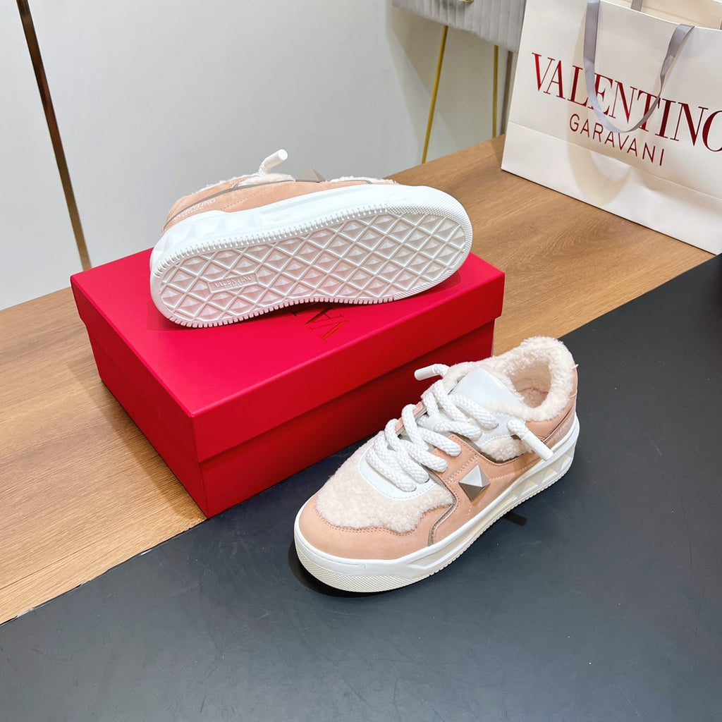 VALENTINO 25S GARAVANI ONE STUD XL PLATFORM SNEAKERS IN LIGHT PINK LAMBSKIN AND WOOL