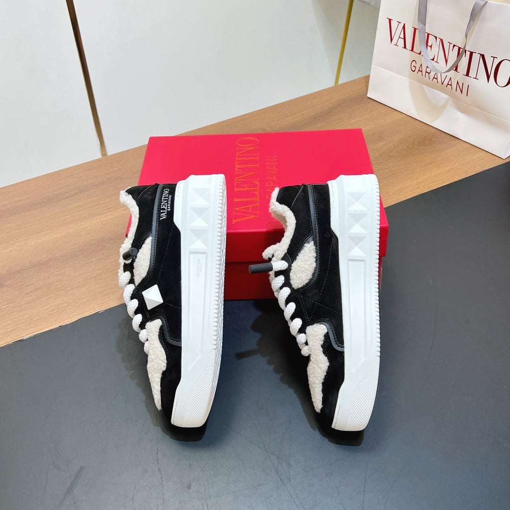 VALENTINO 25S GARAVANI ONE STUD XL PLATFORM SNEAKERS IN BLACK LAMBSKIN AND LIGHT BEIGE WOOL