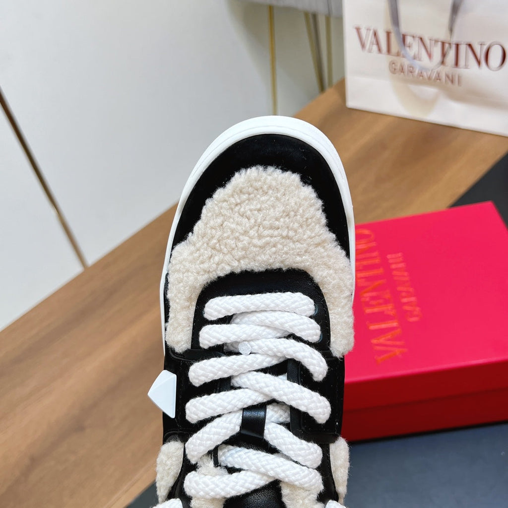 VALENTINO 25S GARAVANI ONE STUD XL PLATFORM SNEAKERS IN BLACK LAMBSKIN AND LIGHT BEIGE WOOL