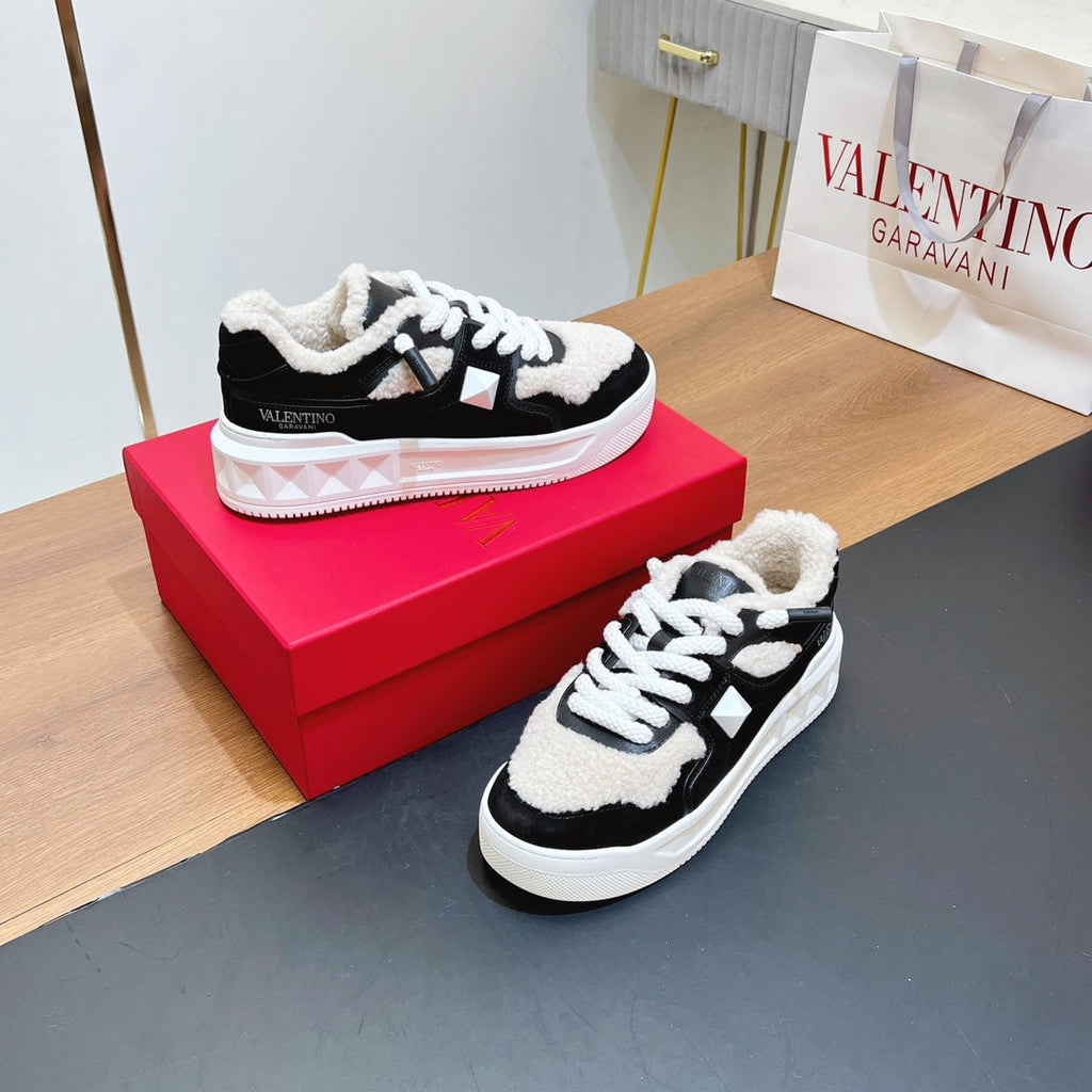 VALENTINO 25S GARAVANI ONE STUD XL PLATFORM SNEAKERS IN BLACK LAMBSKIN AND LIGHT BEIGE WOOL