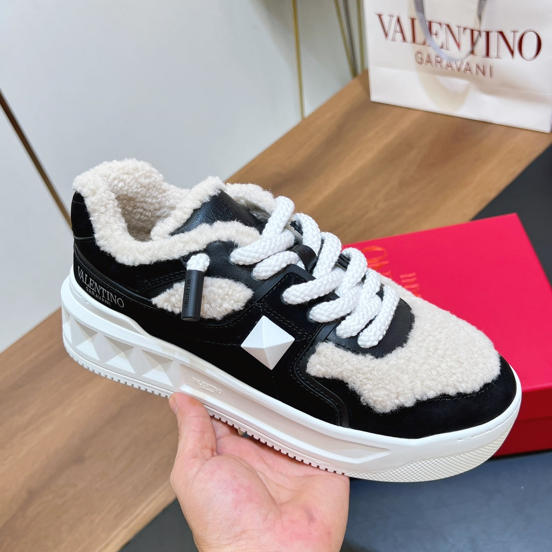 VALENTINO 25S GARAVANI ONE STUD XL PLATFORM SNEAKERS IN BLACK LAMBSKIN AND LIGHT BEIGE WOOL