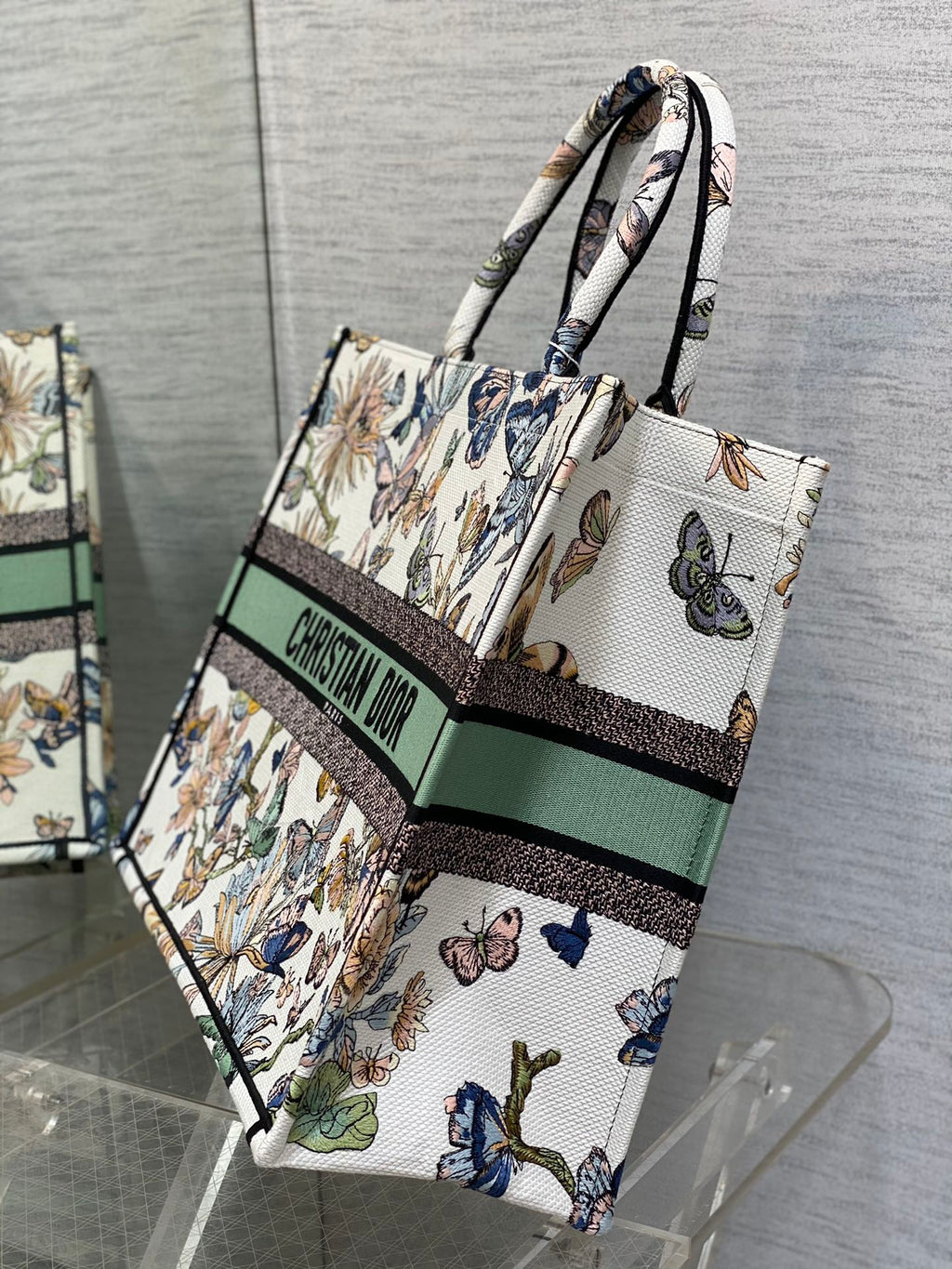 CD LARGE BOOK TOTE 41 IN COLORFUL EMBROIDERY