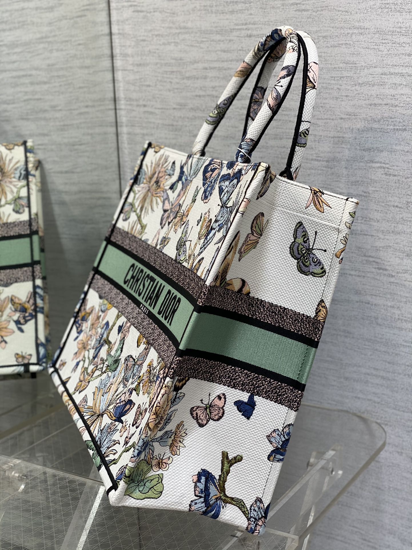 CD LARGE BOOK TOTE 41 IN COLORFUL EMBROIDERY