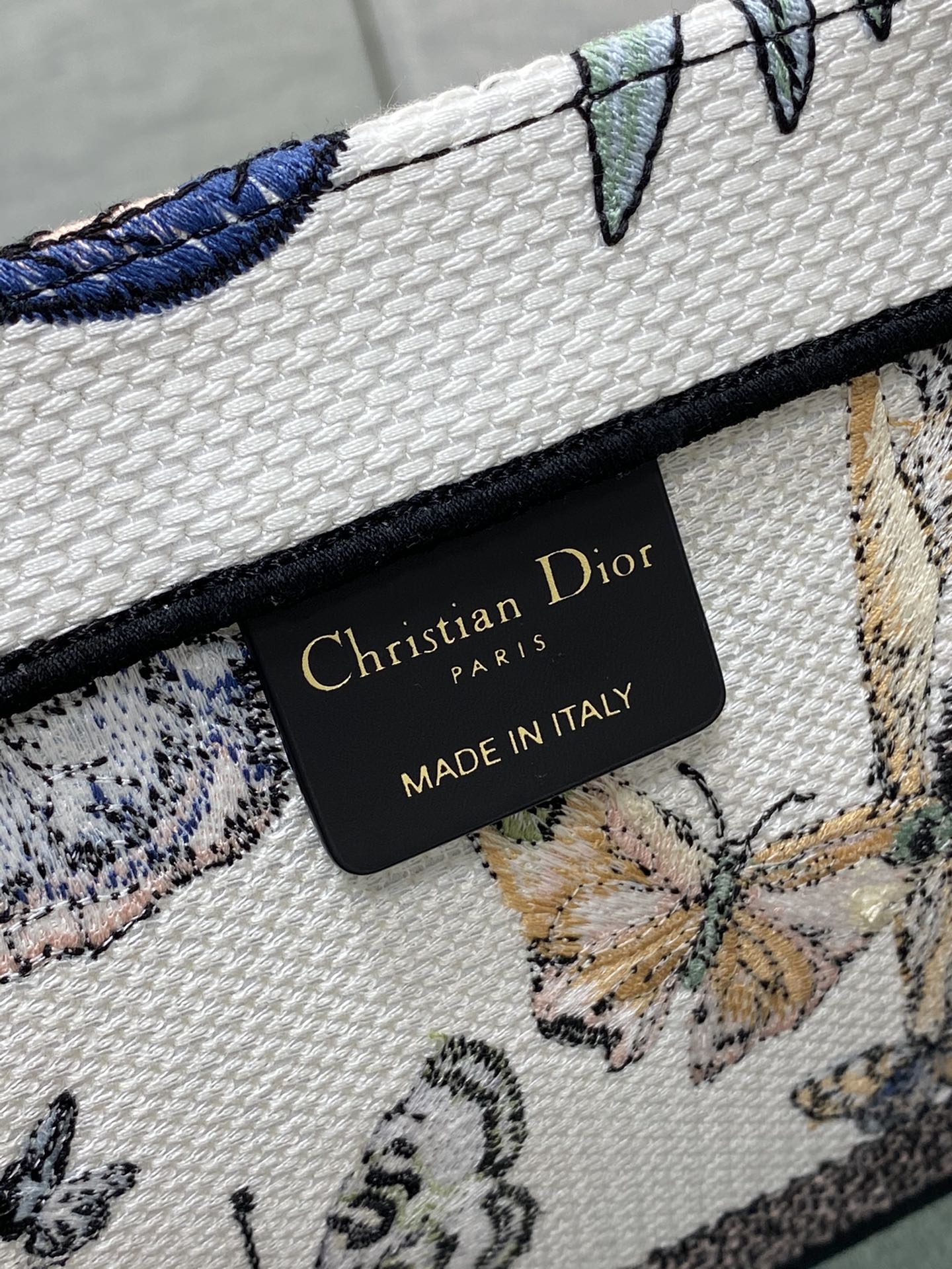 CD LARGE BOOK TOTE 41 IN COLORFUL EMBROIDERY