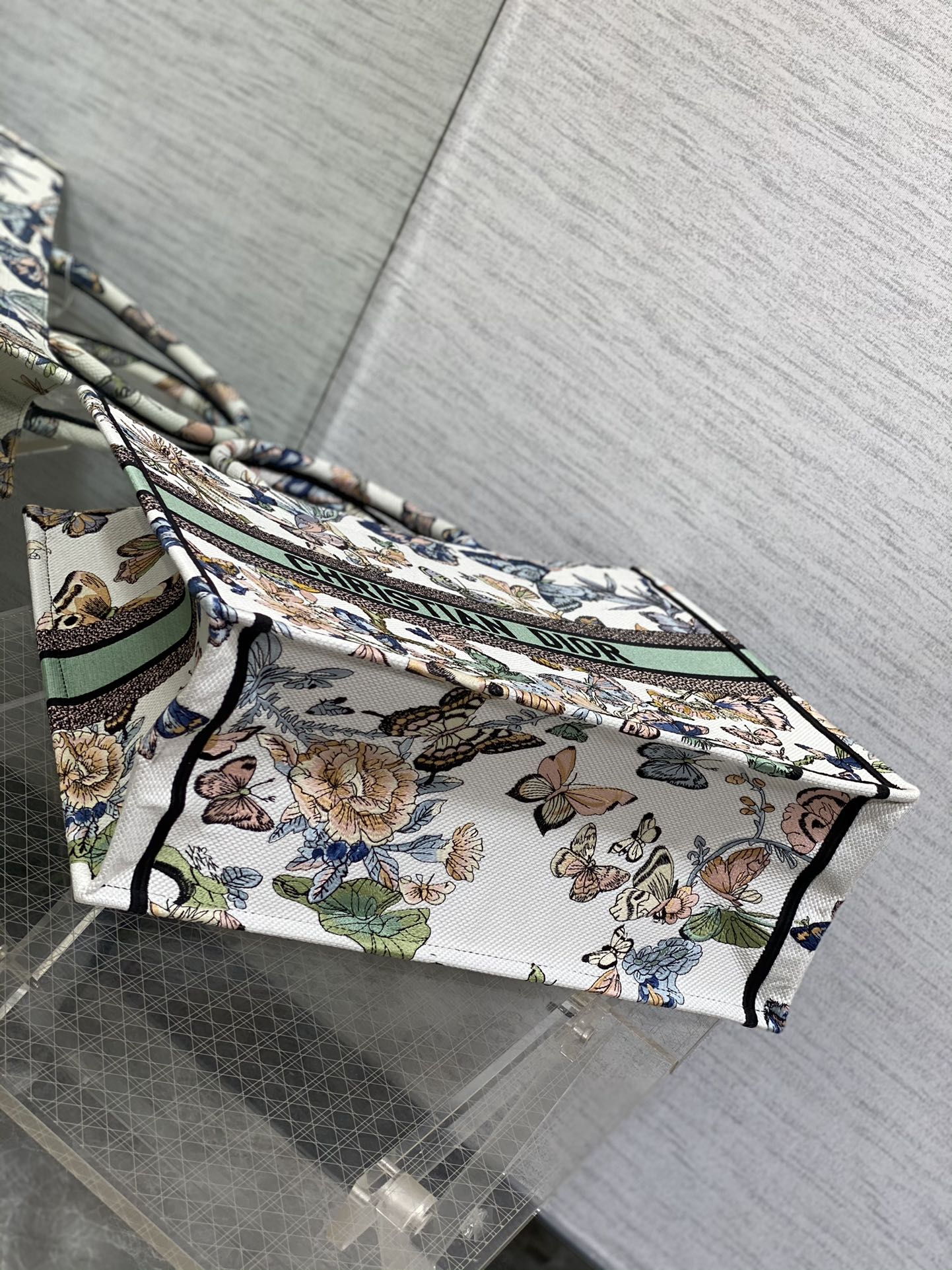 CD LARGE BOOK TOTE 41 IN COLORFUL EMBROIDERY