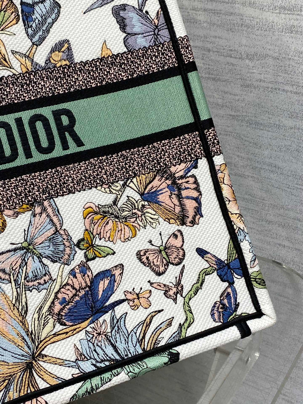 CD LARGE BOOK TOTE 41 IN COLORFUL EMBROIDERY