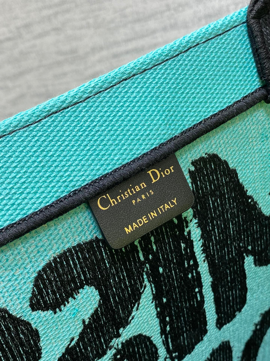 MEDIUM BOOK TOTE 36 IN COLORFUL CANVAS 226513