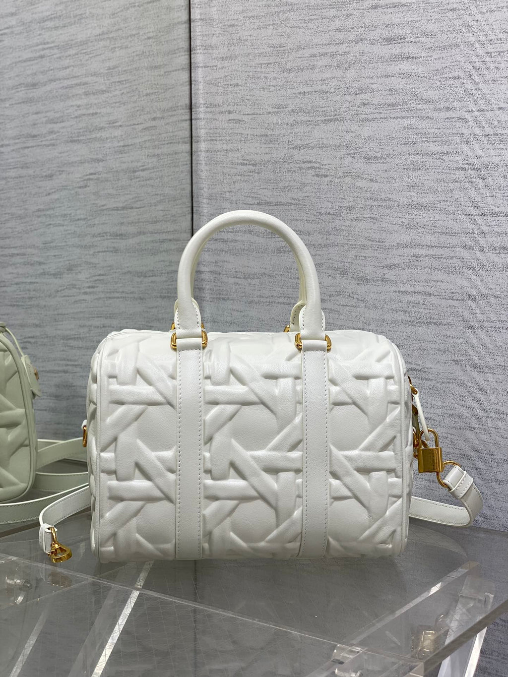 GROOVE 25 BAG IN WHITE MACROCANNAGE CALFSKIN WITH GOLD HARDWARE