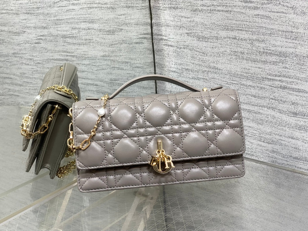 DIOR 25S DIOR TALK PHONE POUCH 21 IN DIRTY LILAC CANNAGE LAMBSKIN GOLD HARDWARE