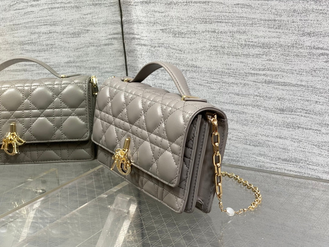 DIOR 25S DIOR TALK PHONE POUCH 21 IN DIRTY LILAC CANNAGE LAMBSKIN GOLD HARDWRE