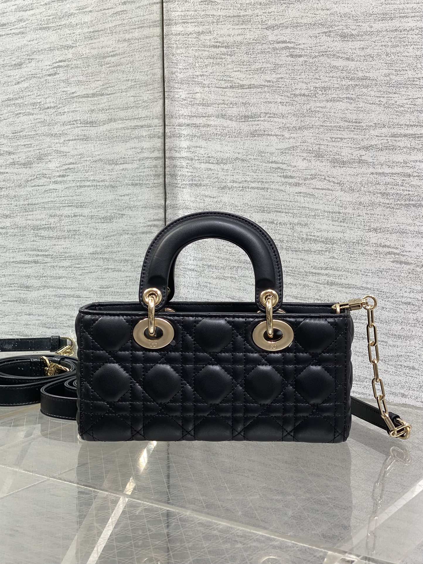DIOR 25S SMALL LADY D‑JOY BAG 22 IN BLACK CALFSKIN GOLD HARDWARE