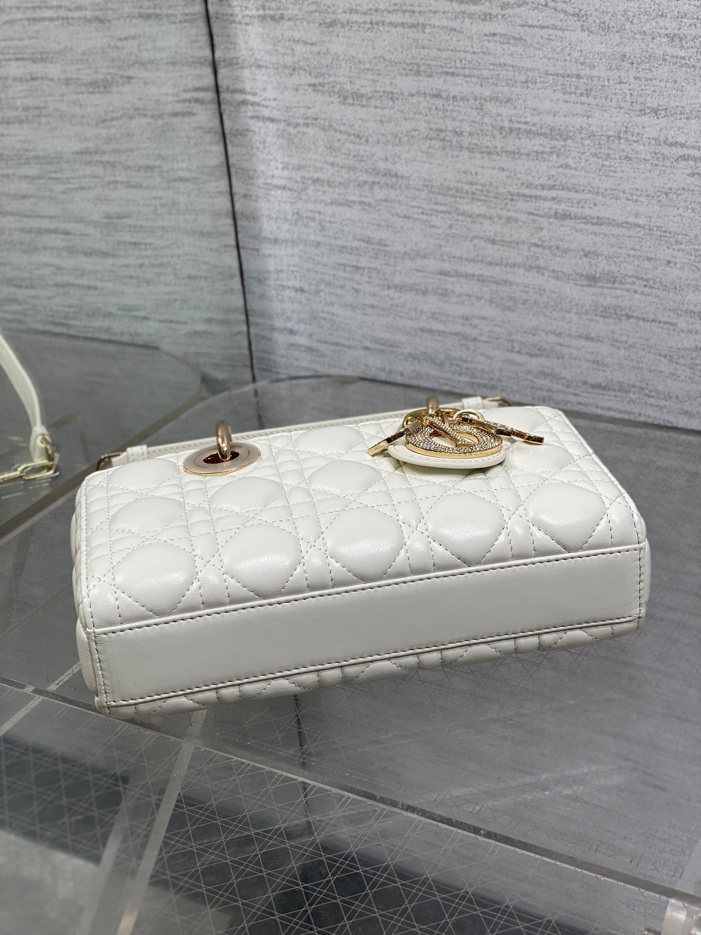 DIOR 25S SMALL LADY D‑JOY BAG 22 IN IVORY CALFSKIN GOLD HARDWRE