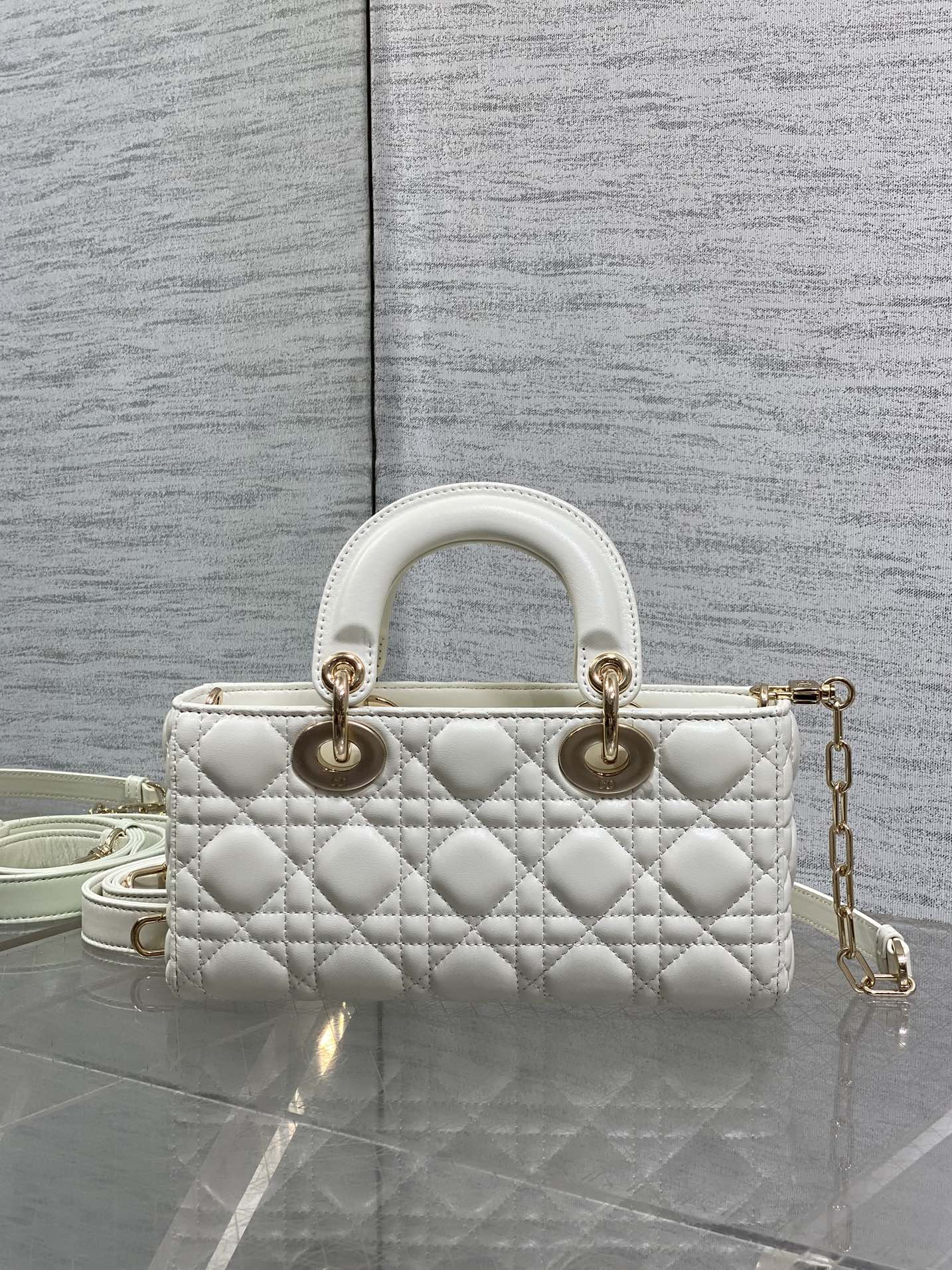 DIOR 25S SMALL LADY D‑JOY BAG 22 IN IVORY CALFSKIN GOLD HARDWRE