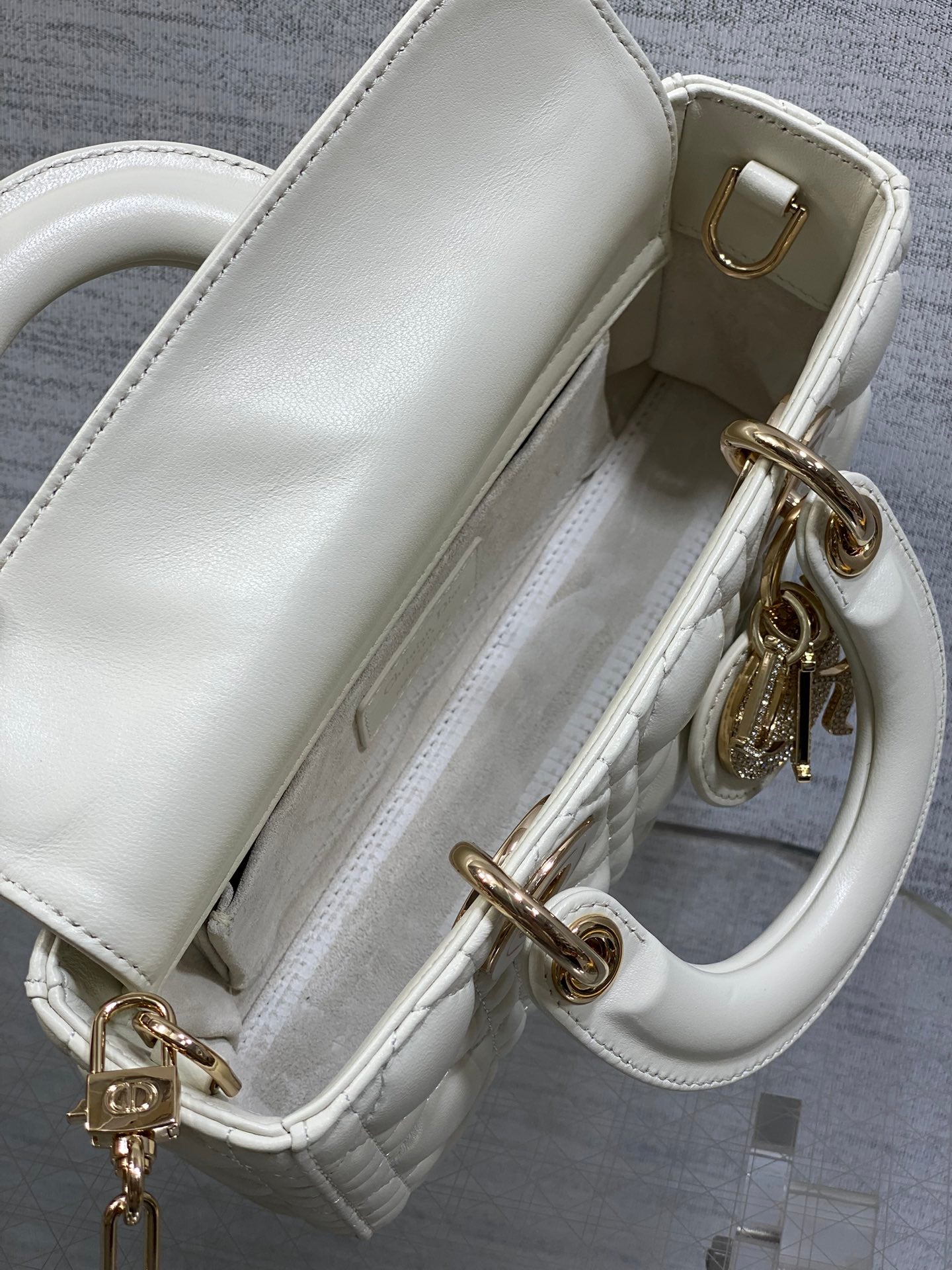 DIOR 25S SMALL LADY D‑JOY BAG 22 IN IVORY CALFSKIN GOLD HARDWRE