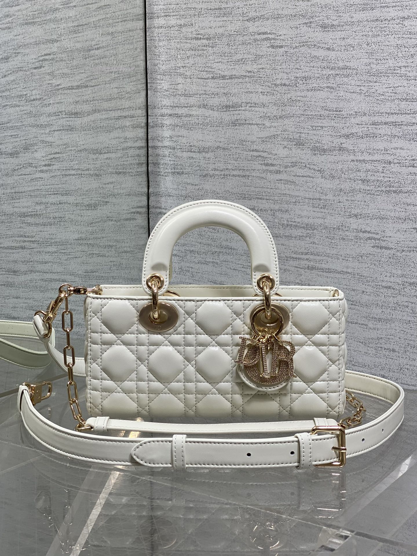 DIOR 25S SMALL LADY D‑JOY BAG 22 IN IVORY CALFSKIN GOLD HARDWRE