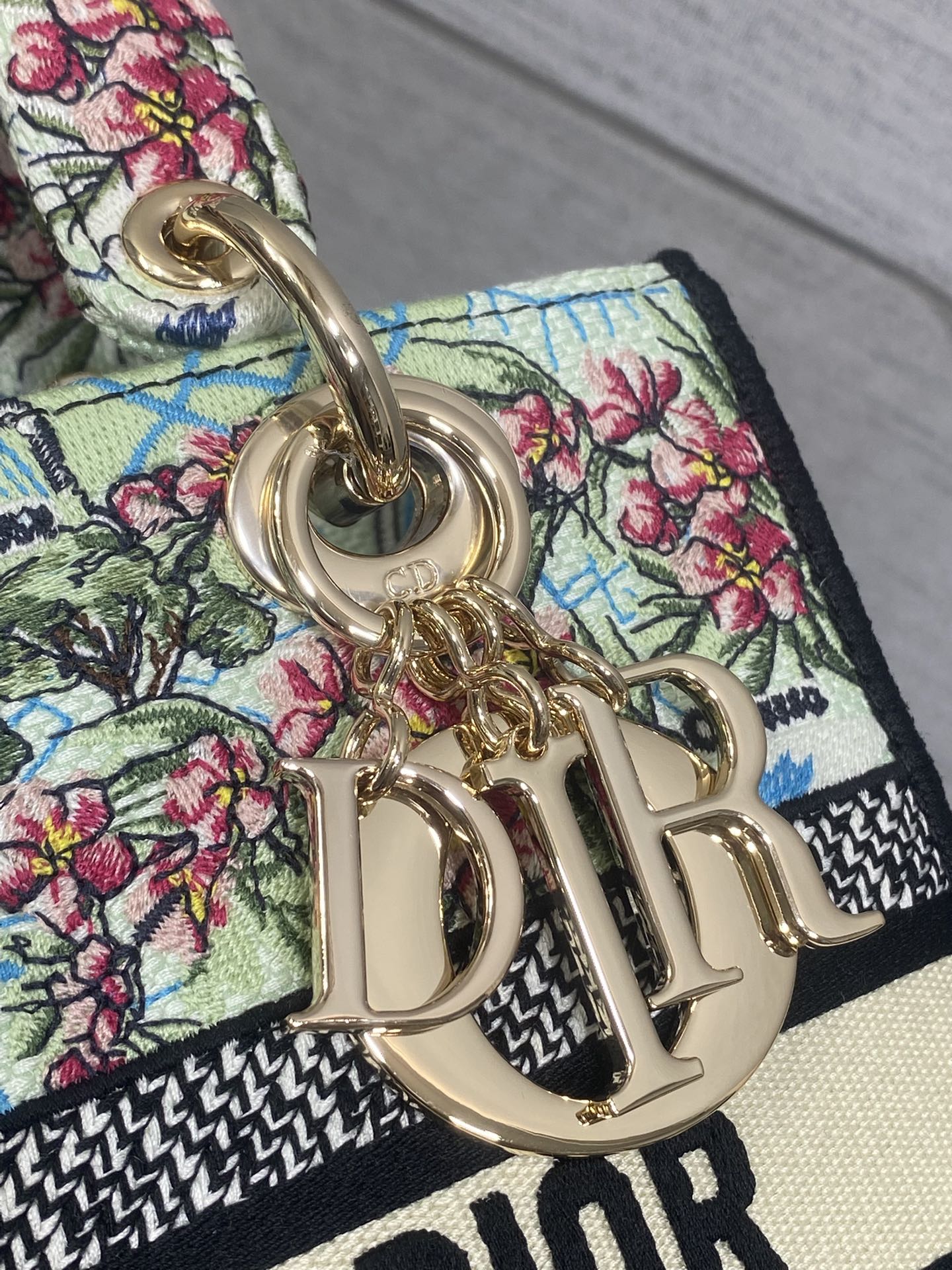 DIOR 25S SMALL LADY D-LITE BAG 24 IN BLUE AND WHITE CANVAS FLORAL EMBROIDERY