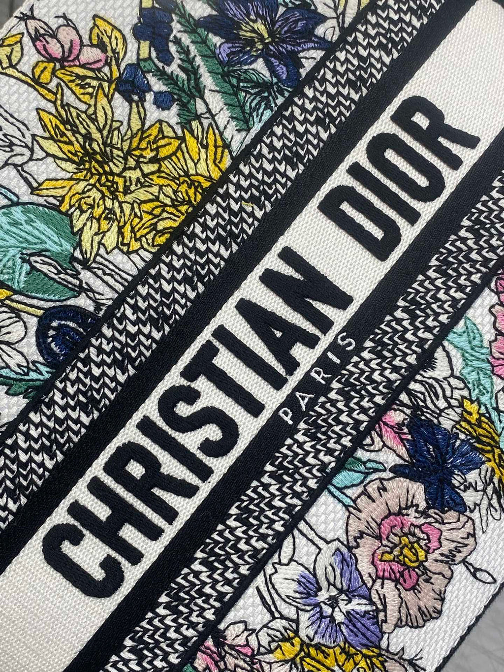 DIOR 25S SMALL LADY D-LITE BAG 24 IN WHITE DIOR FLOWERS CALENDAR ALLOVER EMBROIDERY