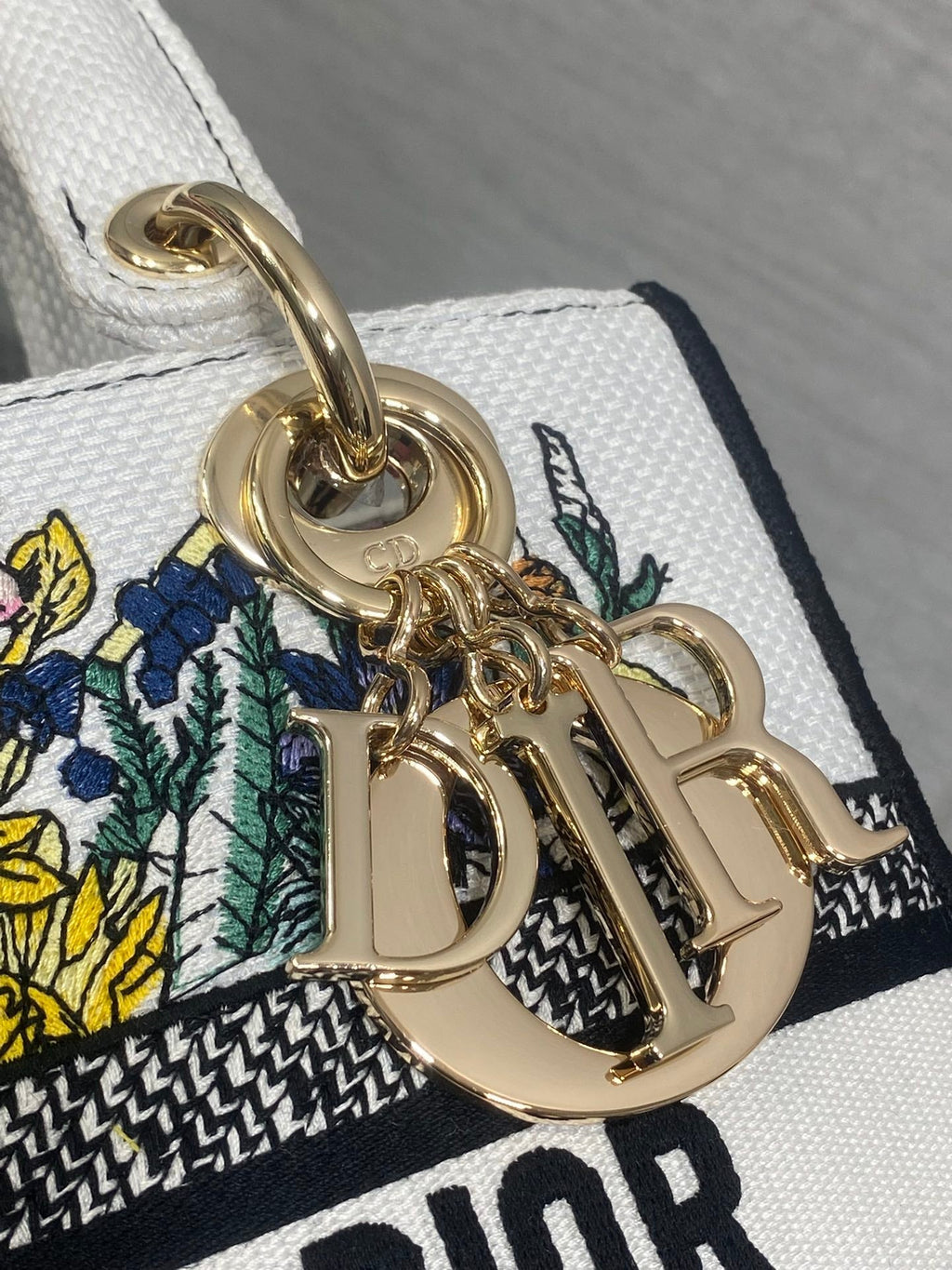 DIOR 25S SMALL LADY D-LITE BAG 24 IN WHITE DIOR FLOWERS CALENDAR ALLOVER EMBROIDERY