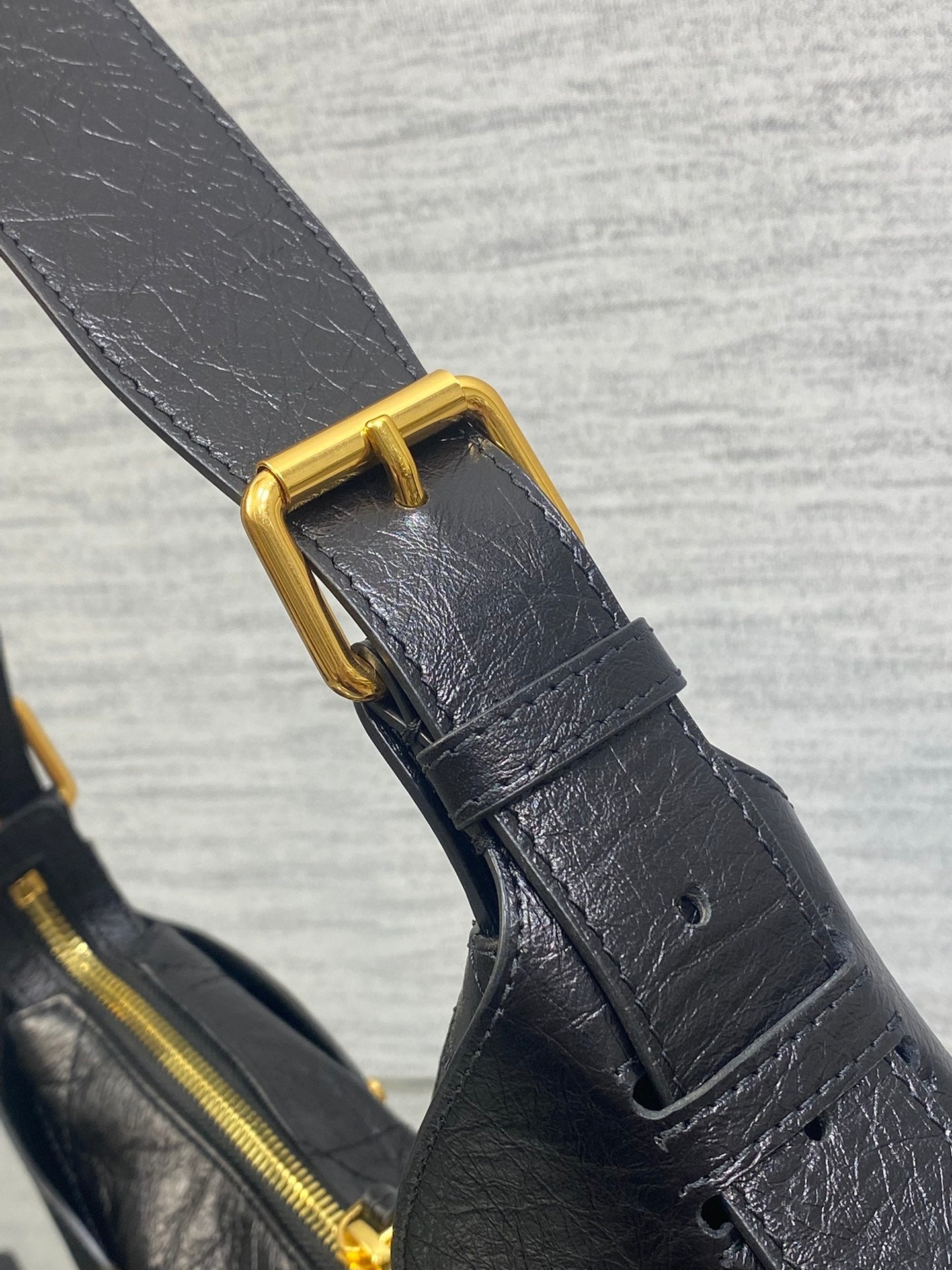 DIOR 25S SMALL VOYAGE BAG 23 IN BLACK FLAT MACROCANNAGE GRAINED GLOSSY CALFSKIN