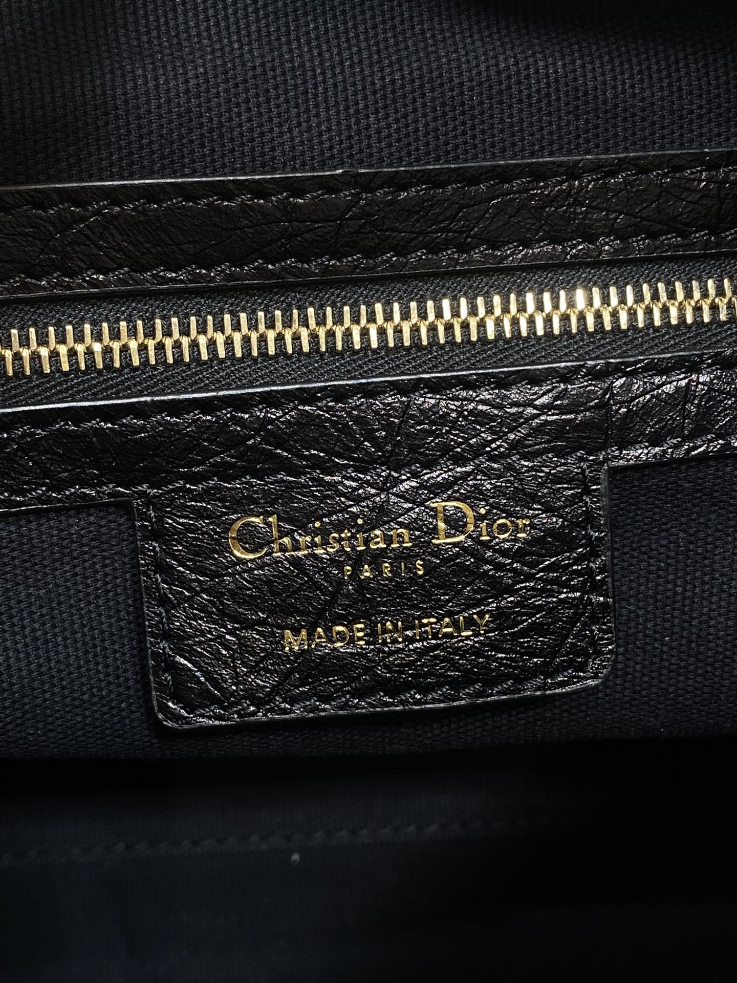 DIOR 25S MEDIUM VOYAGE BAG 28 IN BLACK FLAT MACROCANNAGE GRAINED GLOSSY CALFSKIN