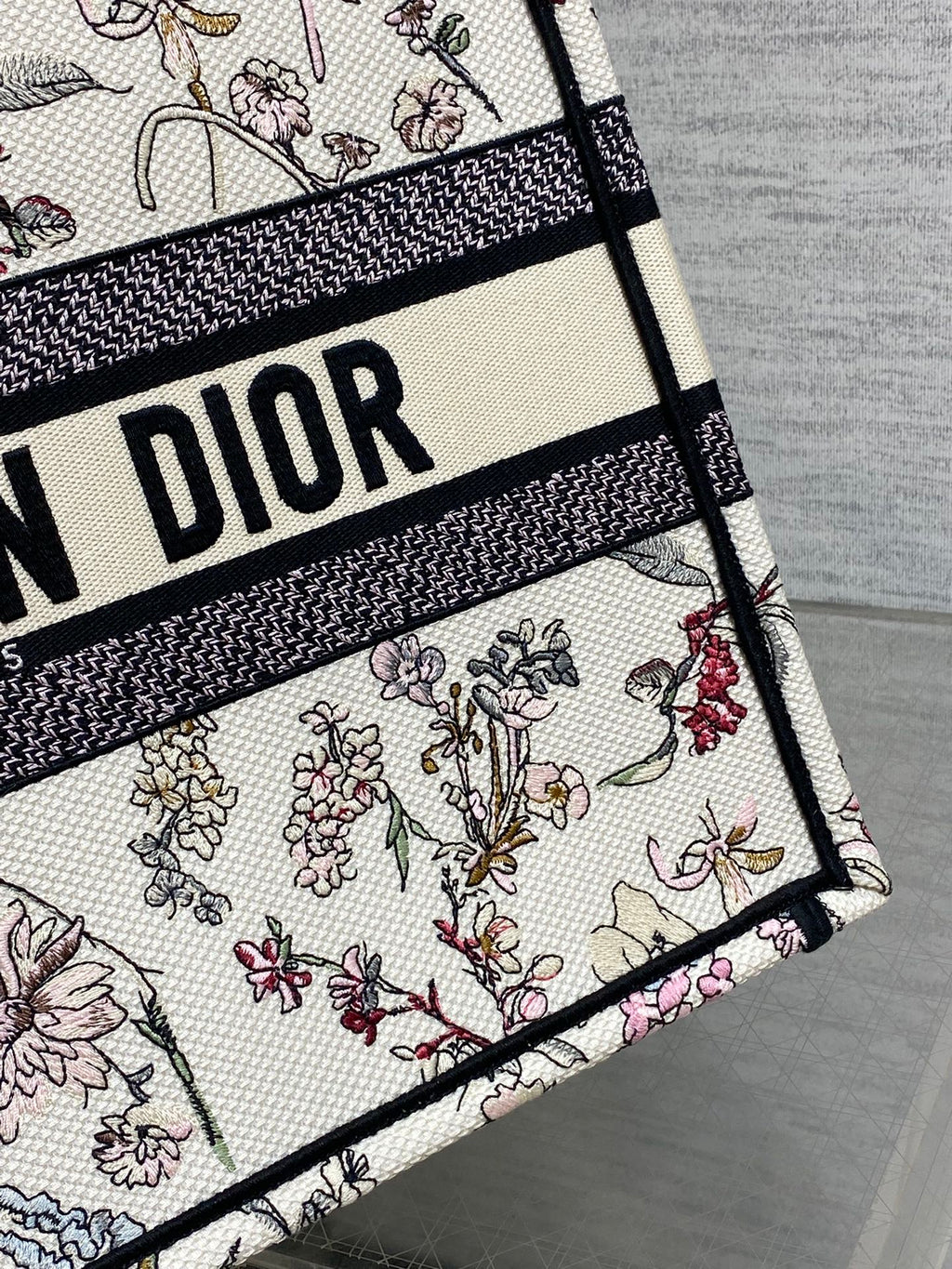 DIOR 25S MEDIUM BOOK TOTE 36 IN BEIGE CANVAS MILLEFIORI EMBROIDERY