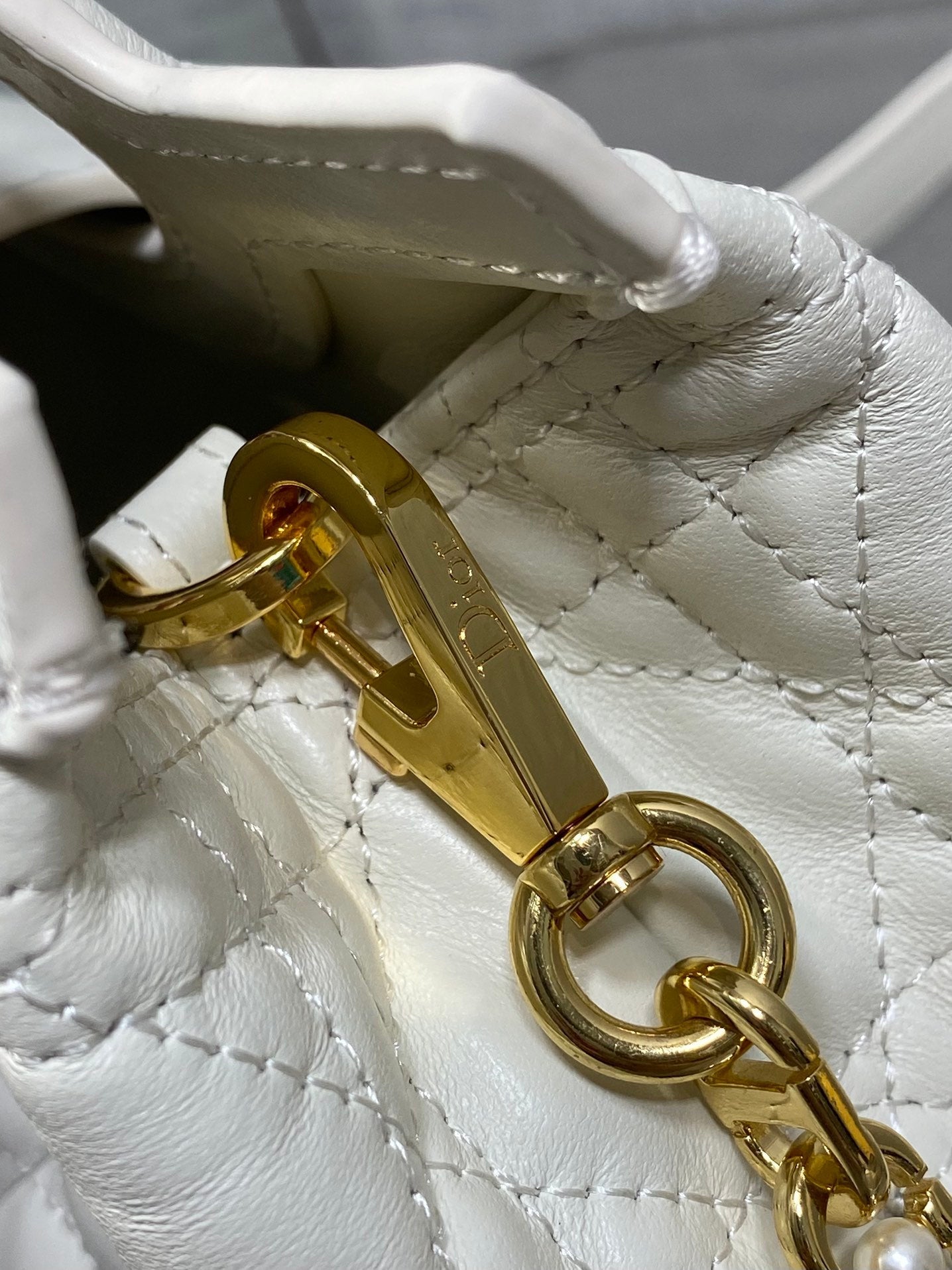 DIOR 25S JOLIE TOP HANDLE MINI BAG 18 IN WHITE CALFSKIN GOLD HARDWARE