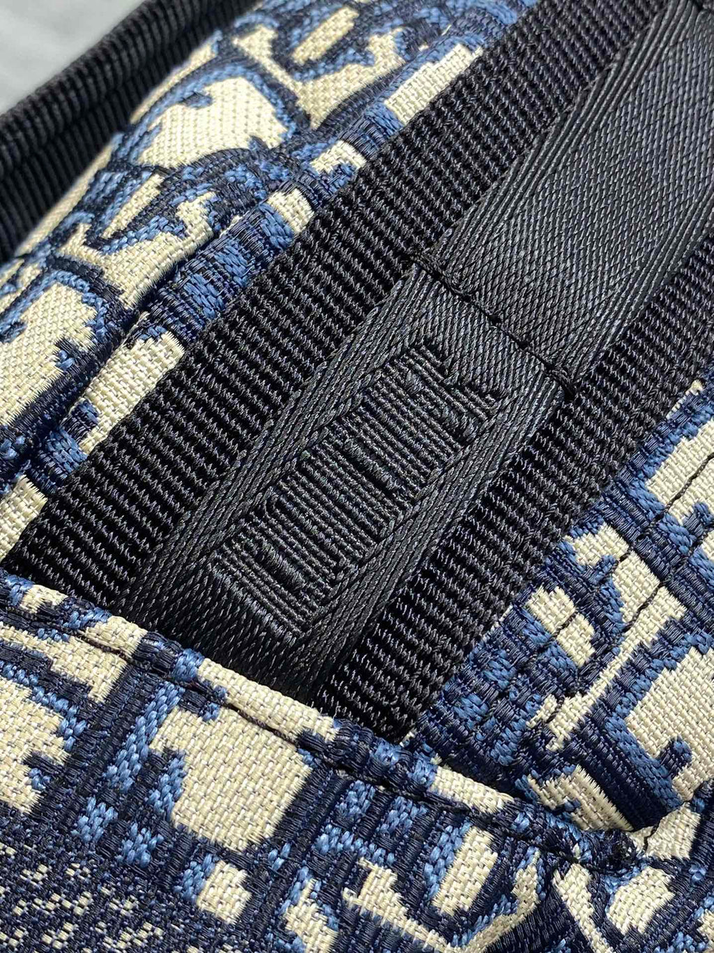 DIOR 25S TRAVEL BACKPACK 31 IN BLUE CANVAS OBLIQUE JACQUARD