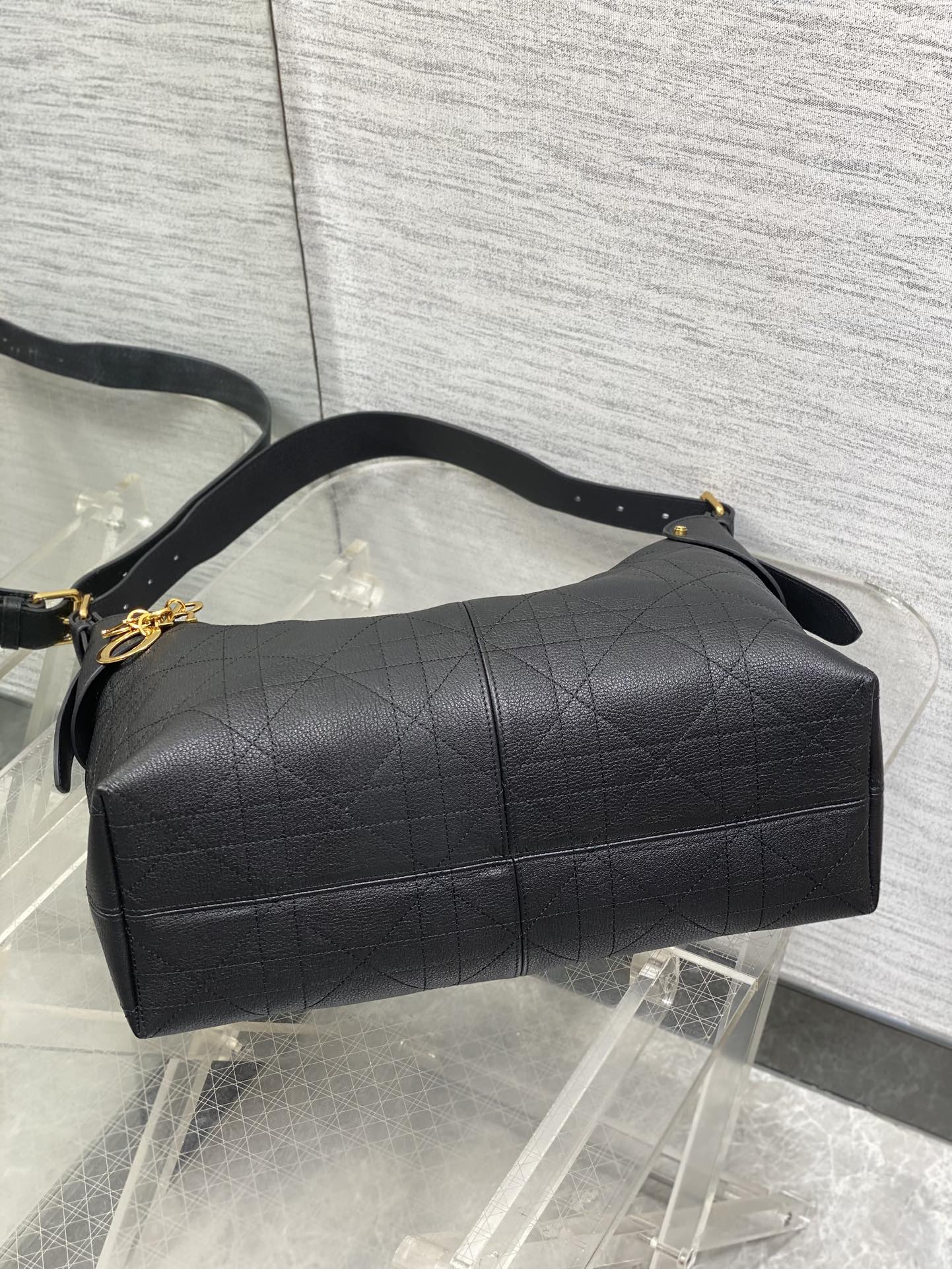 DIOR 25S VOYAGE BAG 34 IN BLACK FLAT MACROCANNAGE GRAINED CALFSKIN