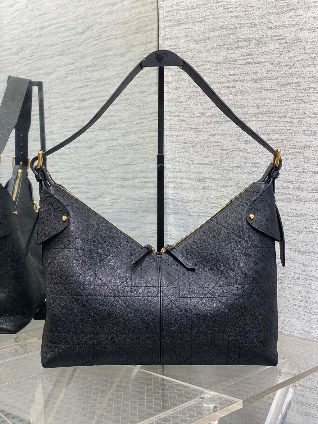 DIOR 25S VOYAGE BAG 34 IN BLACK FLAT MACROCANNAGE GRAINED CALFSKIN