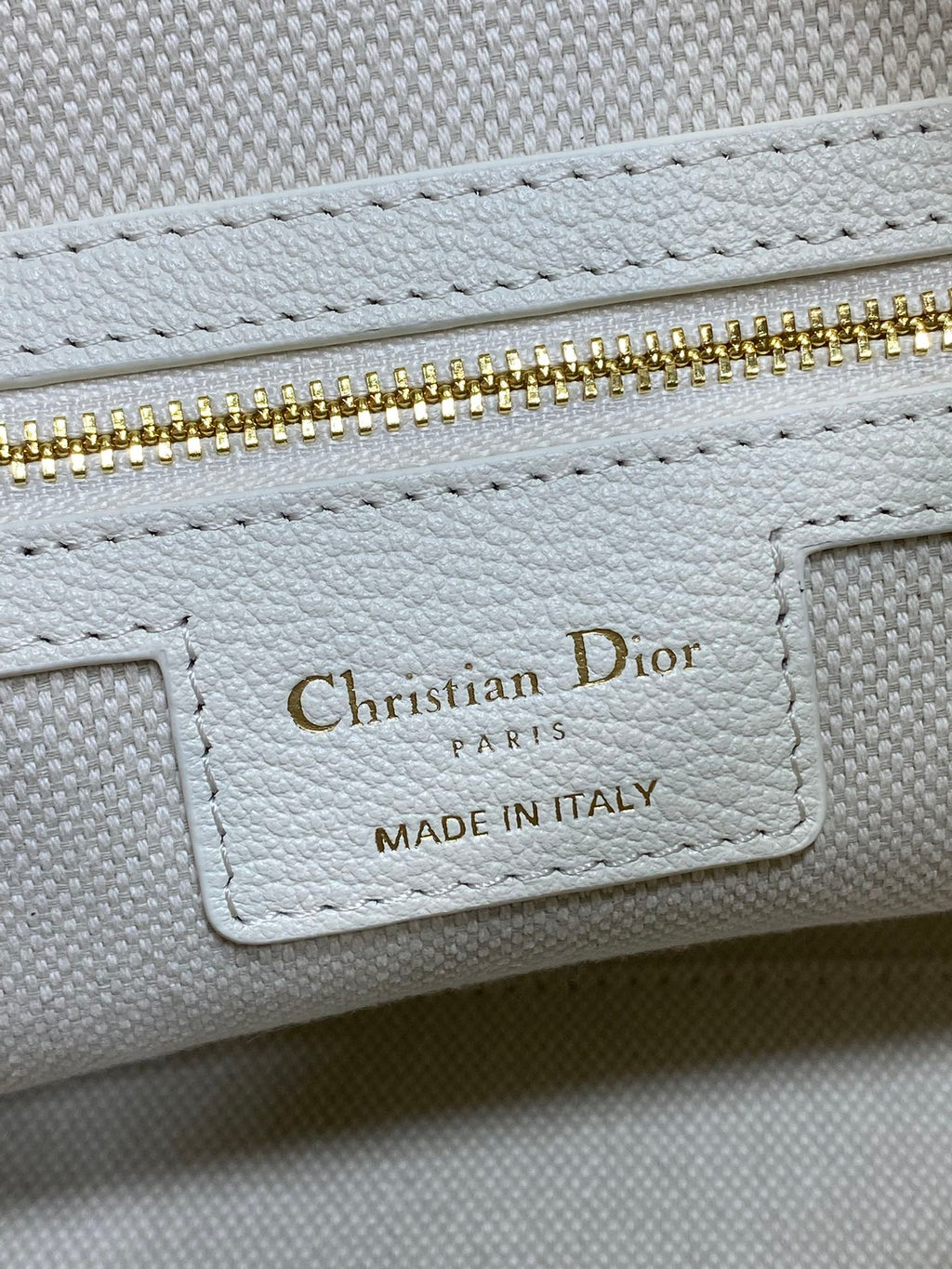 DIOR 25S VOYAGE BAG 34 IN IVORY FLAT MACROCANNAGE GRAINED CALFSKIN