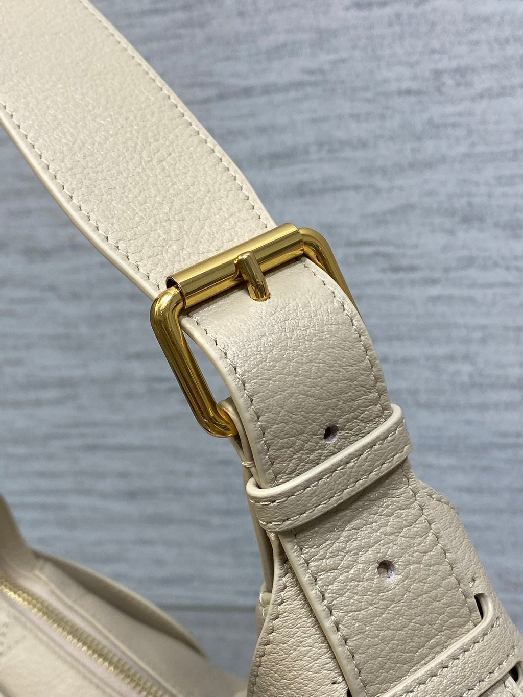 DIOR 25S SMALL VOYAGE BAG 23 IN POWDER BEIGE FLAT MACROCANNAGE GRAINED CALFSKIN