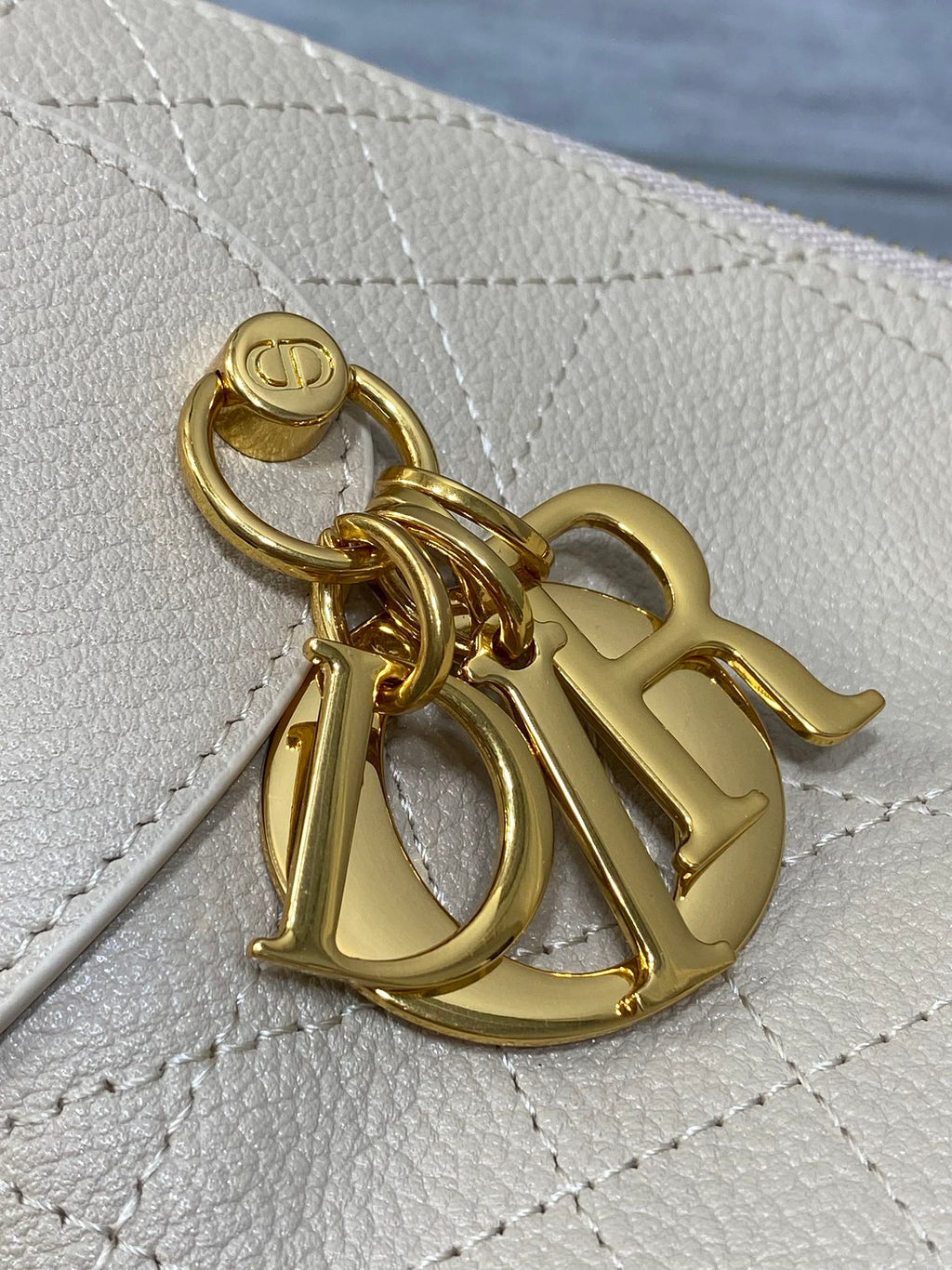 DIOR 25S MEDIUM VOYAGE BAG 28 IN POWDER BEIGE FLAT MACROCANNAGE GRAINED CALFSKIN