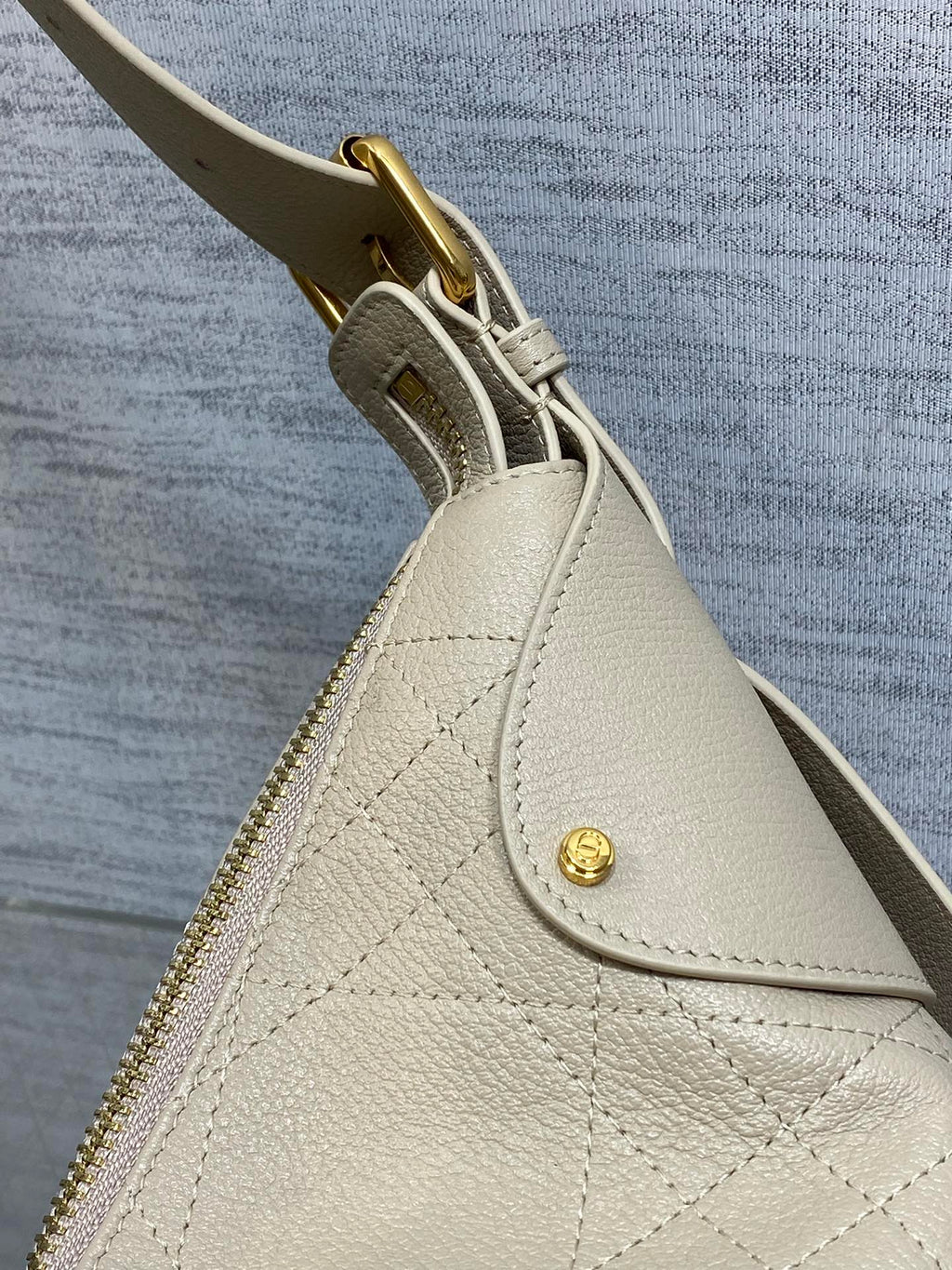 DIOR 25S MEDIUM VOYAGE BAG 28 IN POWDER BEIGE FLAT MACROCANNAGE GRAINED CALFSKIN