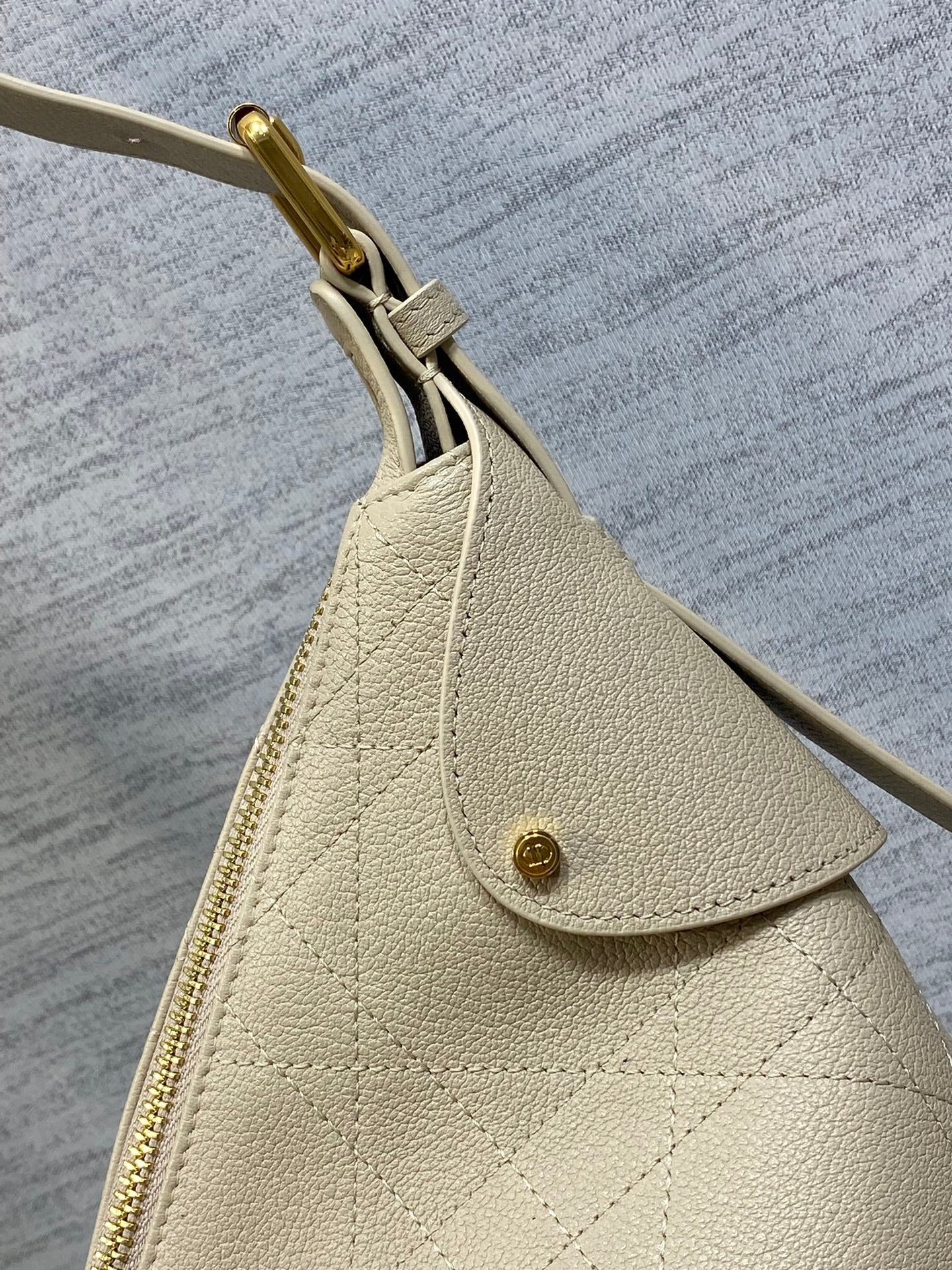 DIOR 25S VOYAGE BAG 34 IN POWDER BEIGE FLAT MACROCANNAGE GRAINED CALFSKIN