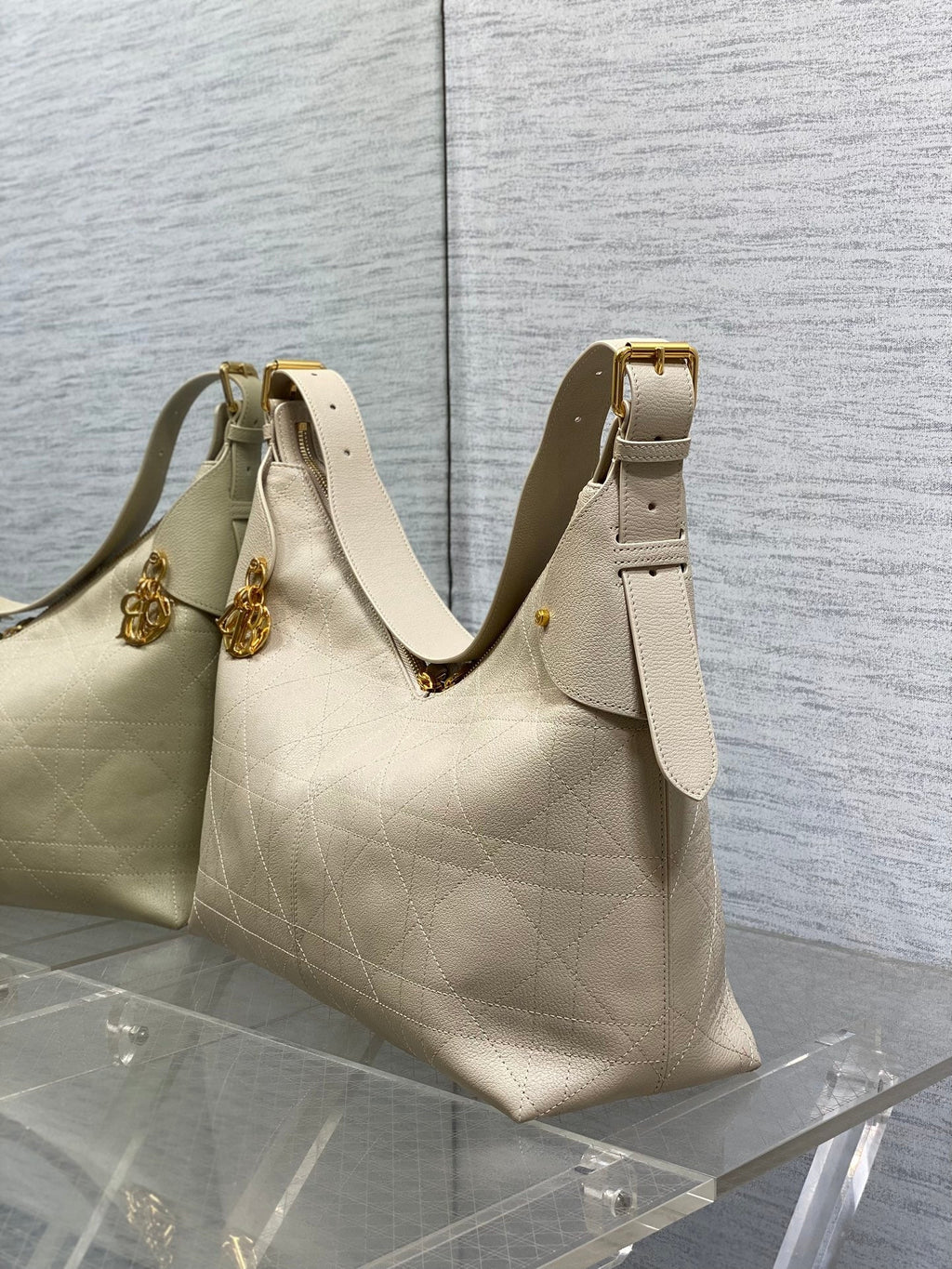 DIOR 25S VOYAGE BAG 34 IN POWDER BEIGE FLAT MACROCANNAGE GRAINED CALFSKIN