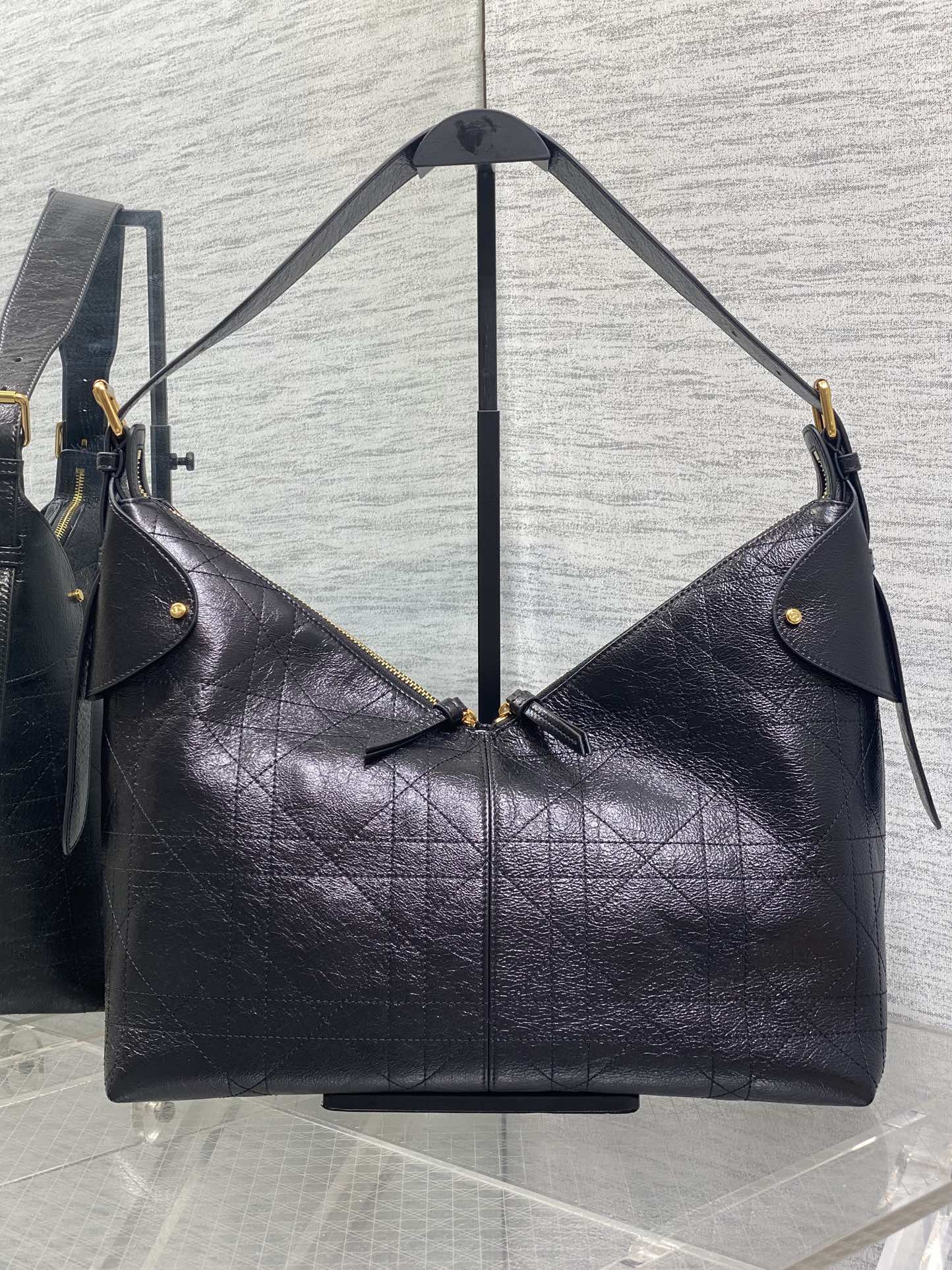 DIOR 25S VOYAGE BAG 34 IN BLACK FLAT MACROCANNAGE GRAINED GLOSSY CALFSKIN